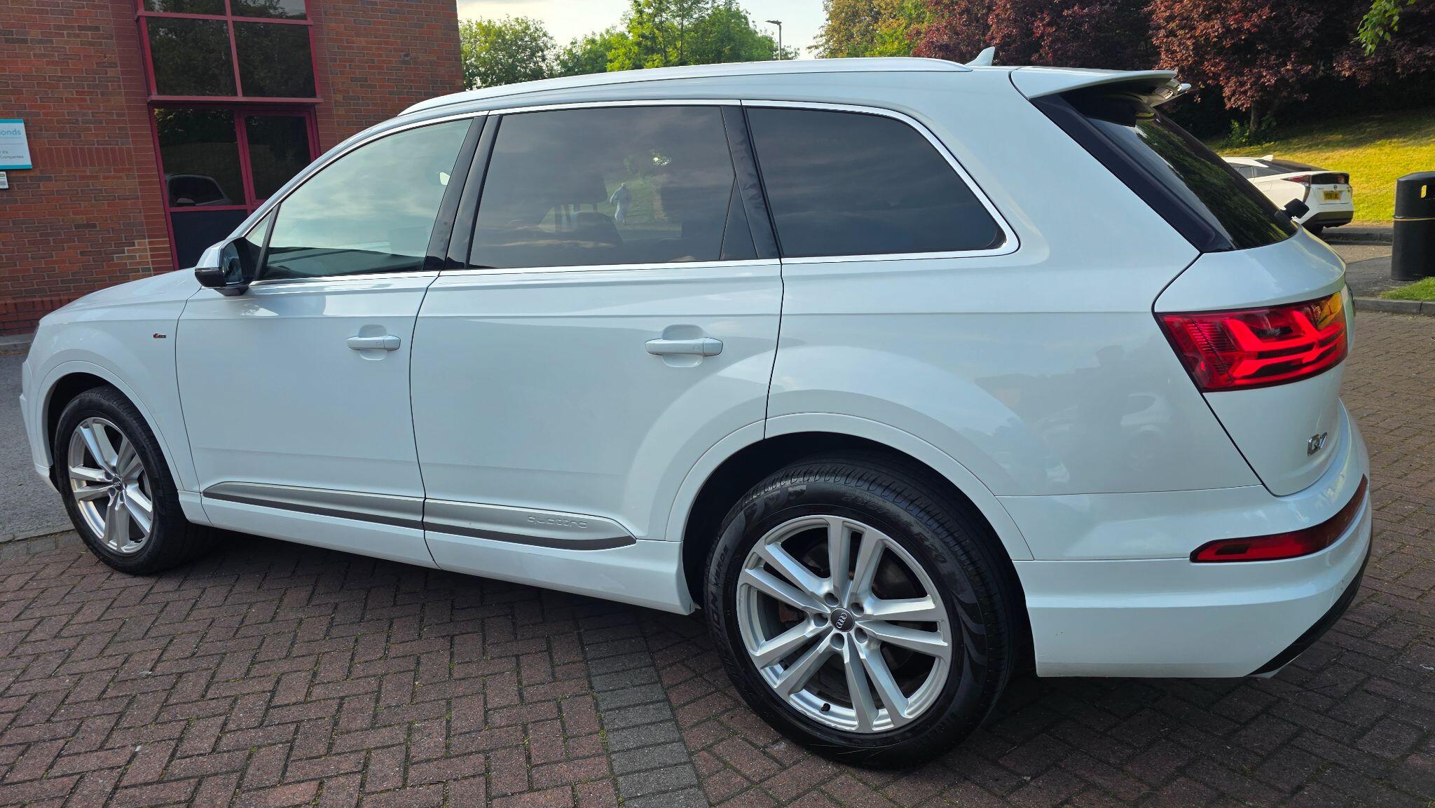 Audi Q7 - Image 17