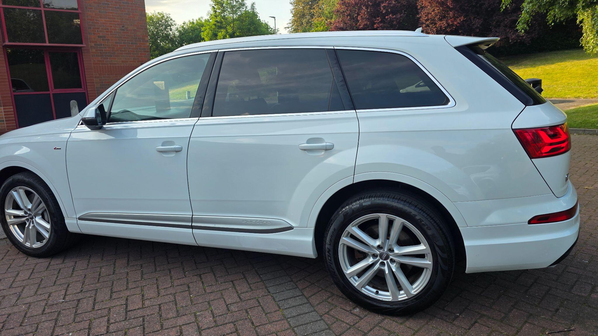 Audi Q7 - Image 18