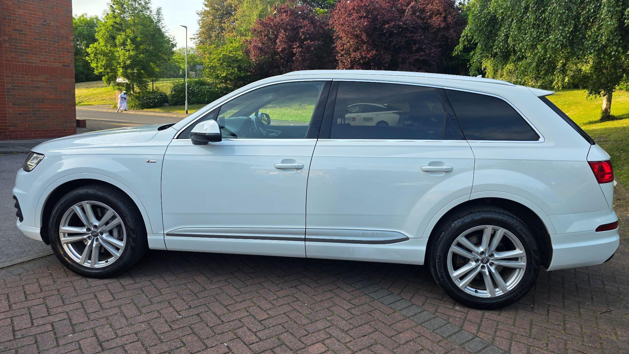 Audi Q7 - Image 20