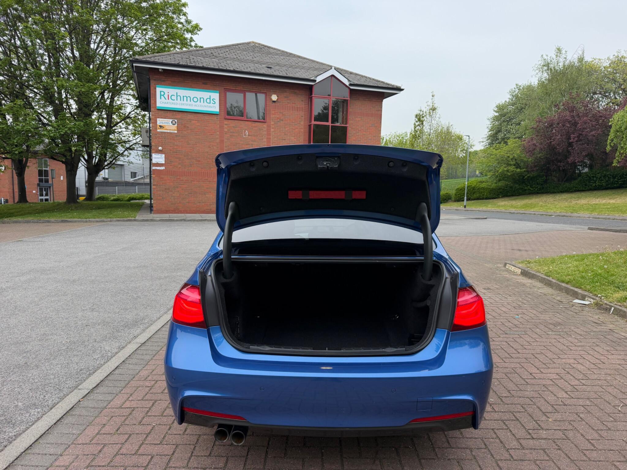 BMW 3 Series - Image 18