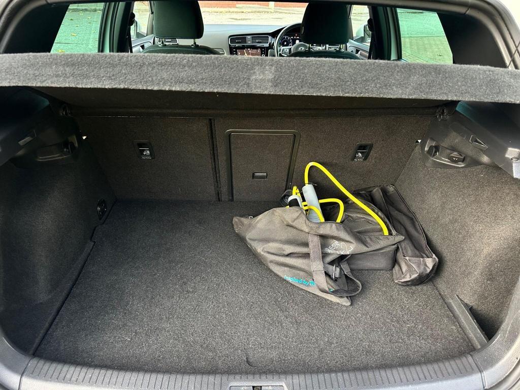 Volkswagen Golf - Image 18