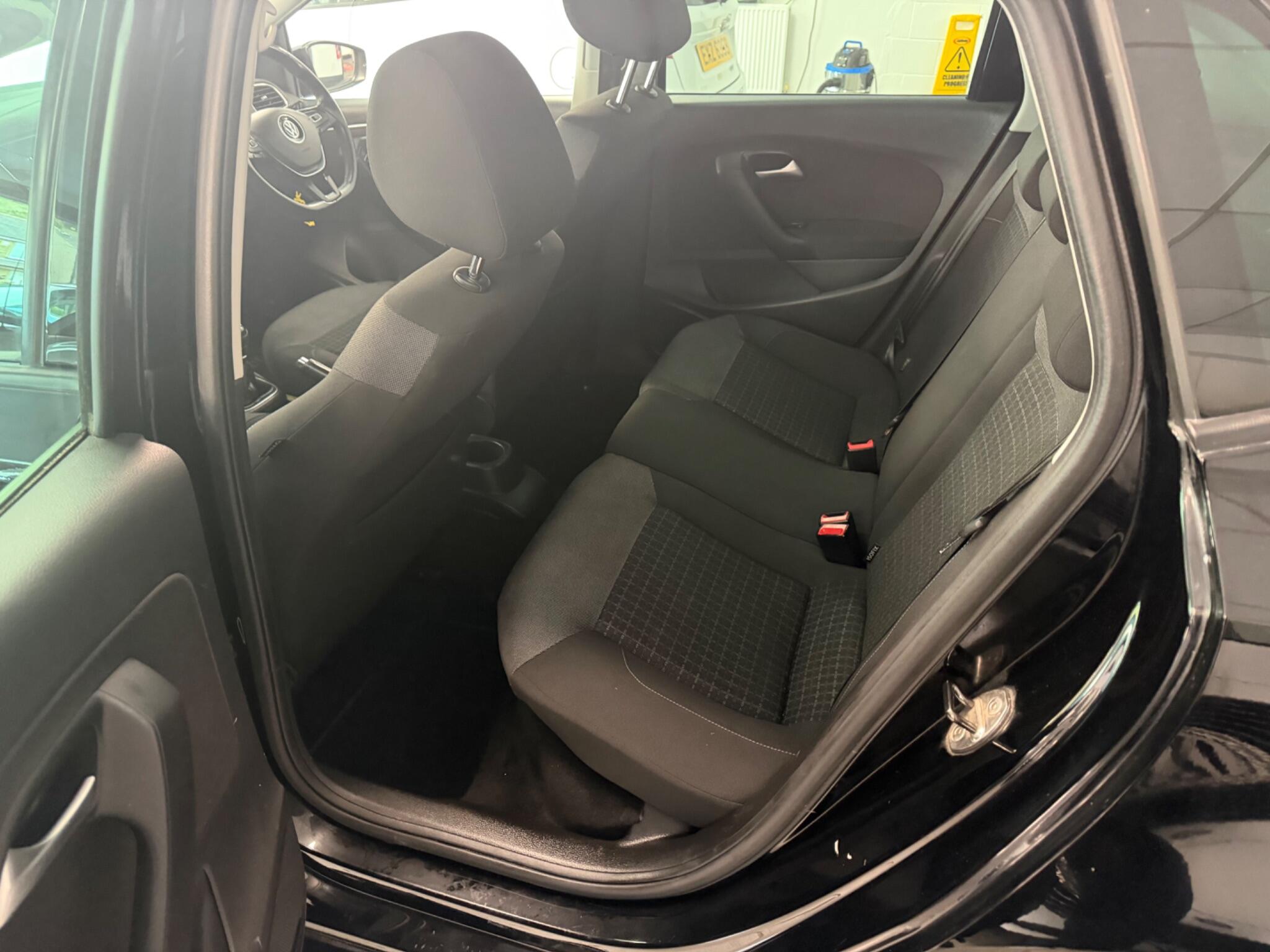 Volkswagen Polo - Image 8