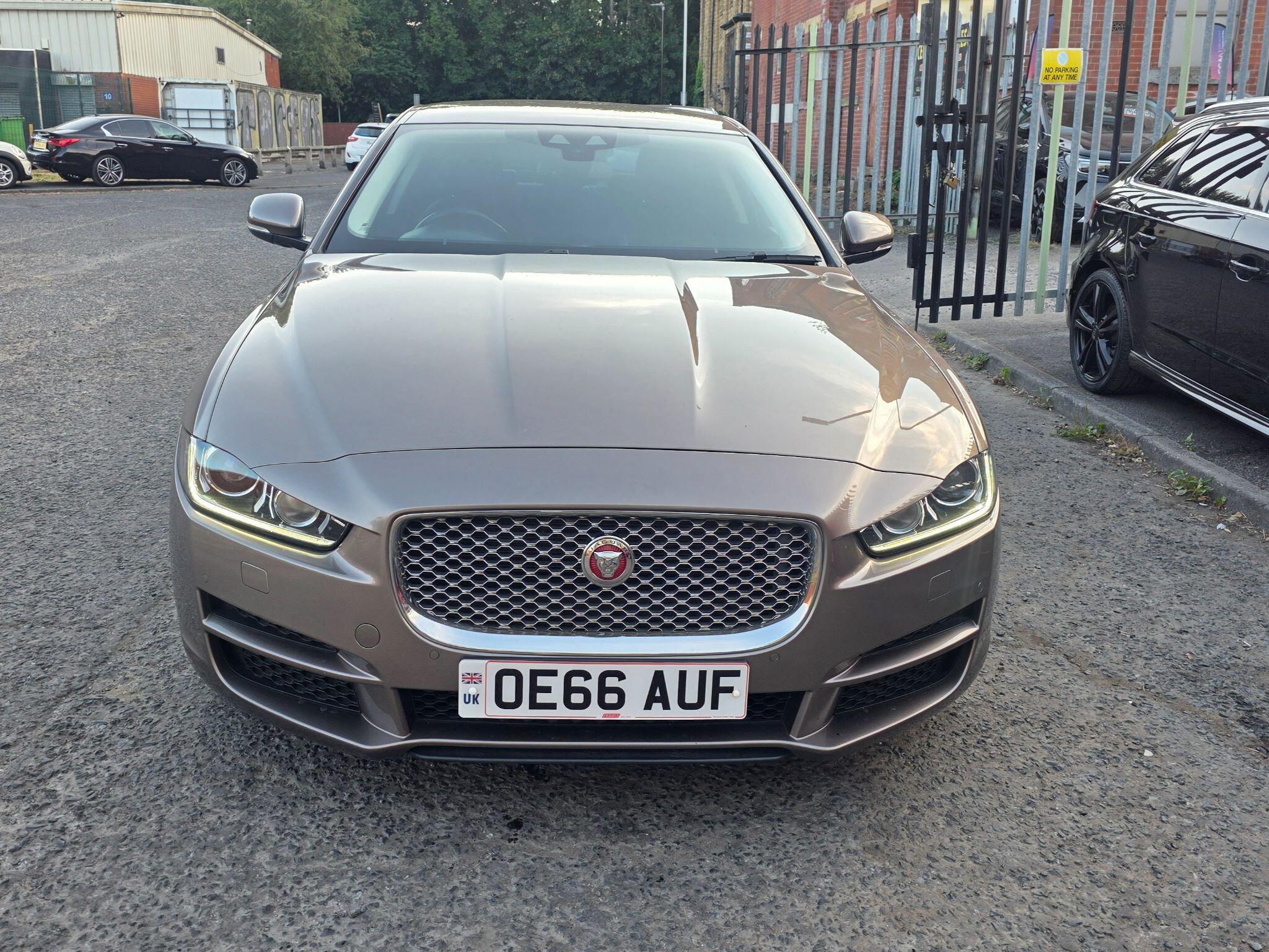Jaguar XE - Image 2
