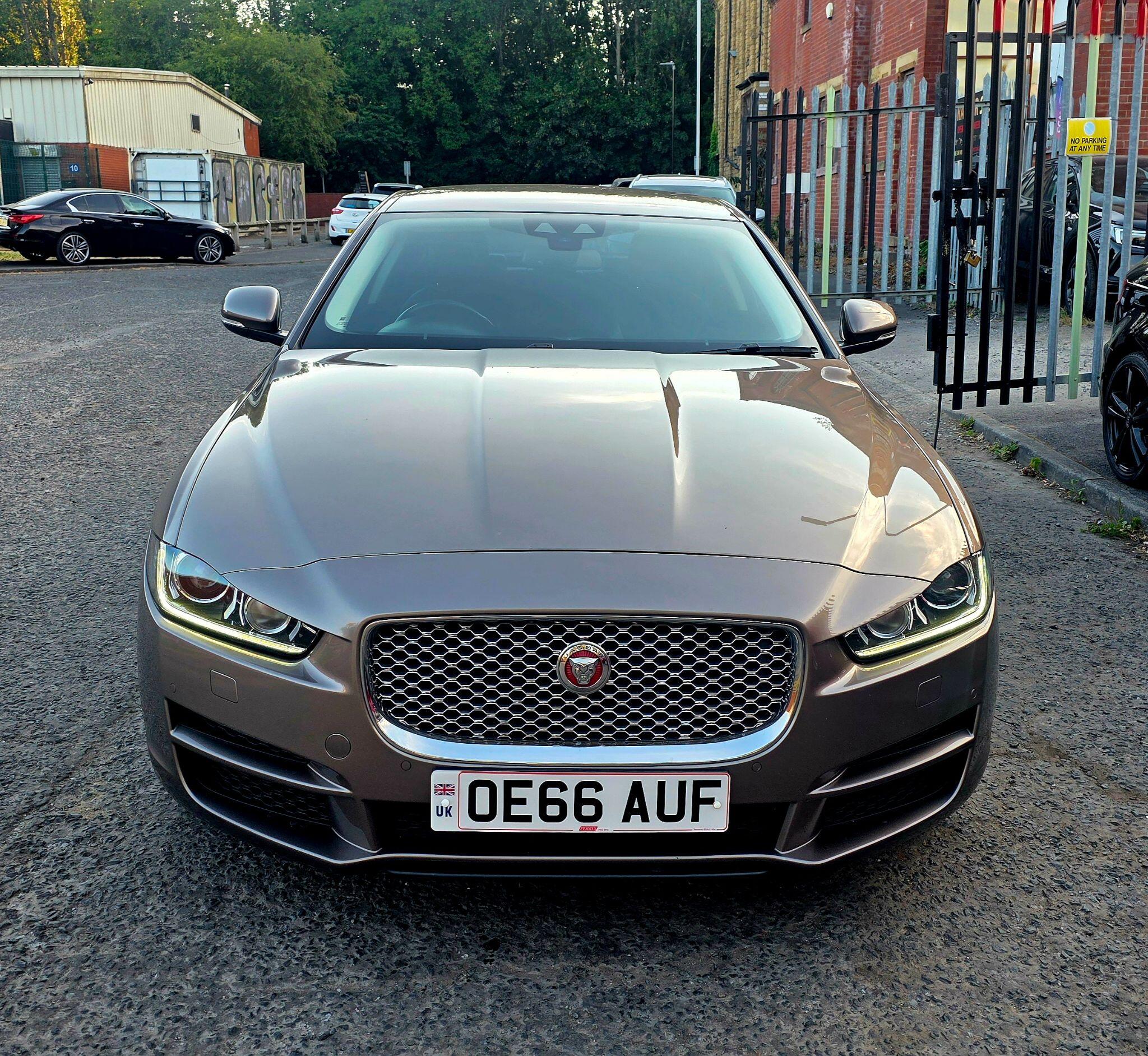 Jaguar XE - Image 3