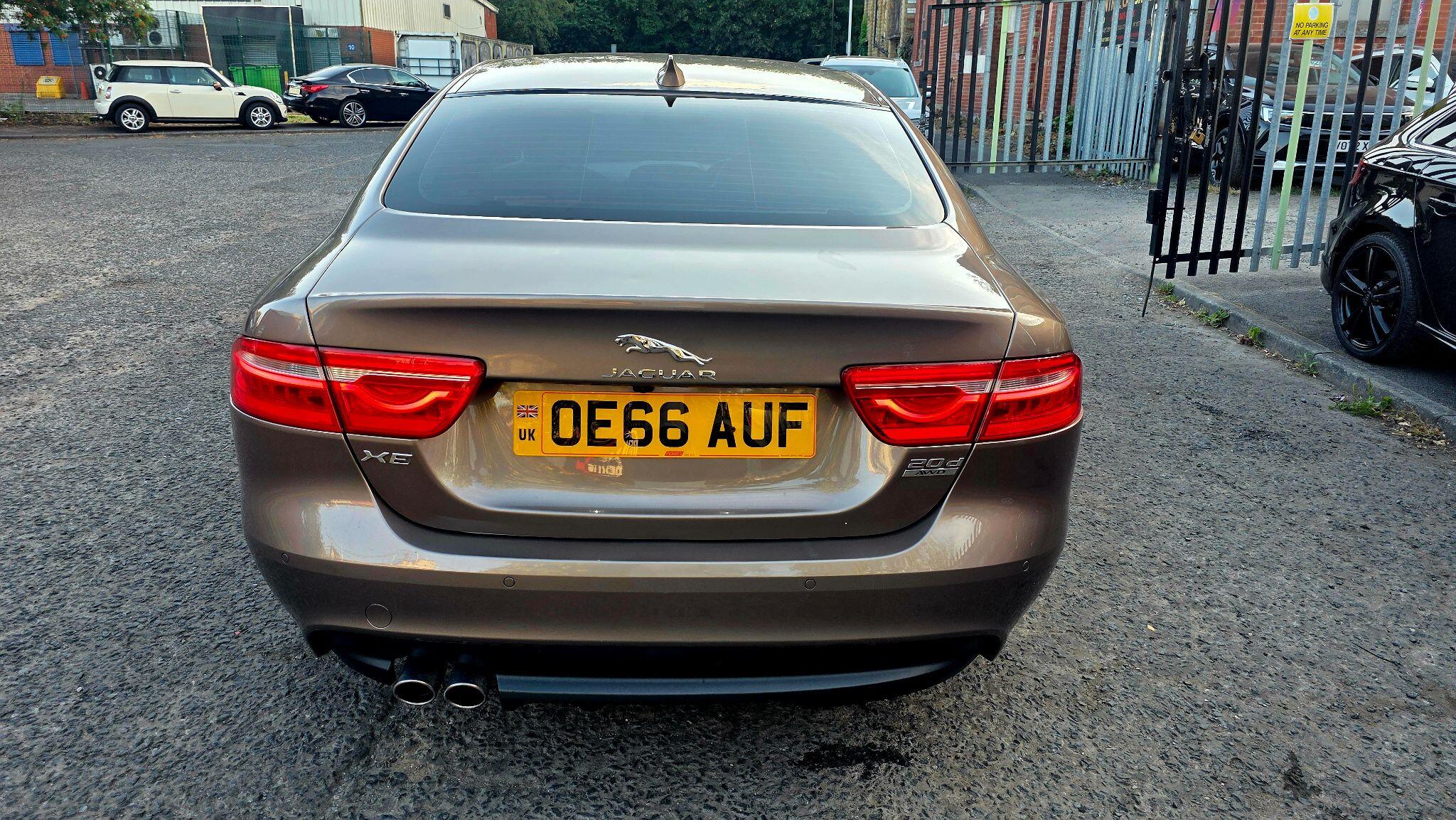 Jaguar XE - Image 10