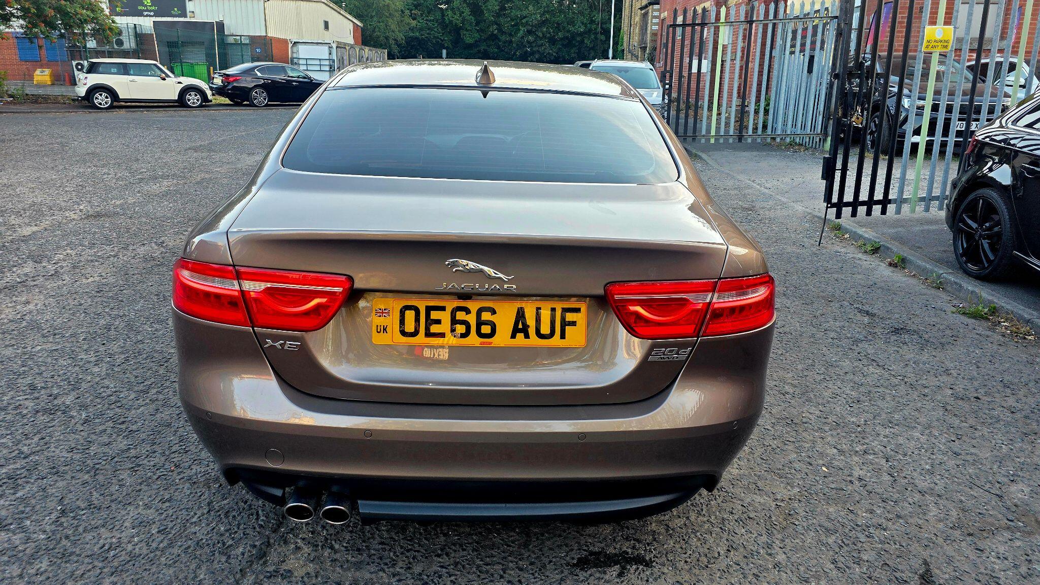 Jaguar XE - Image 11