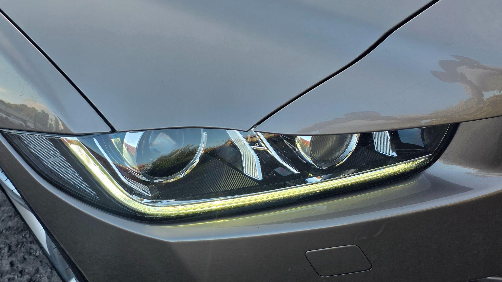Jaguar XE - Image 19