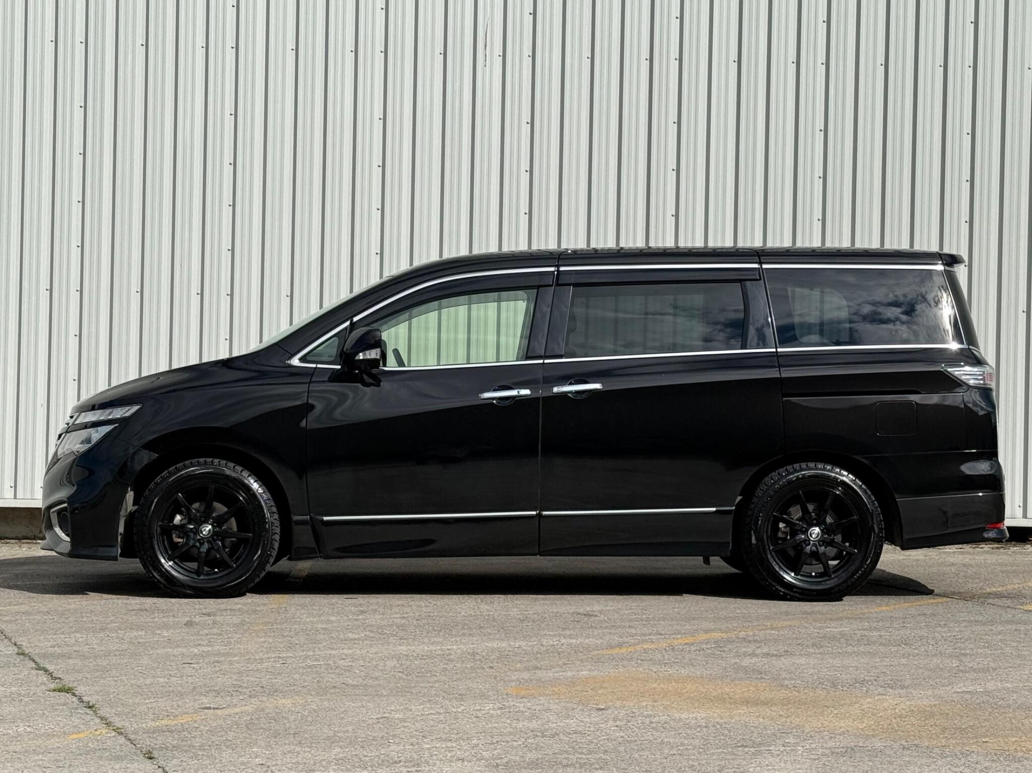 Nissan Elgrand - Image 10
