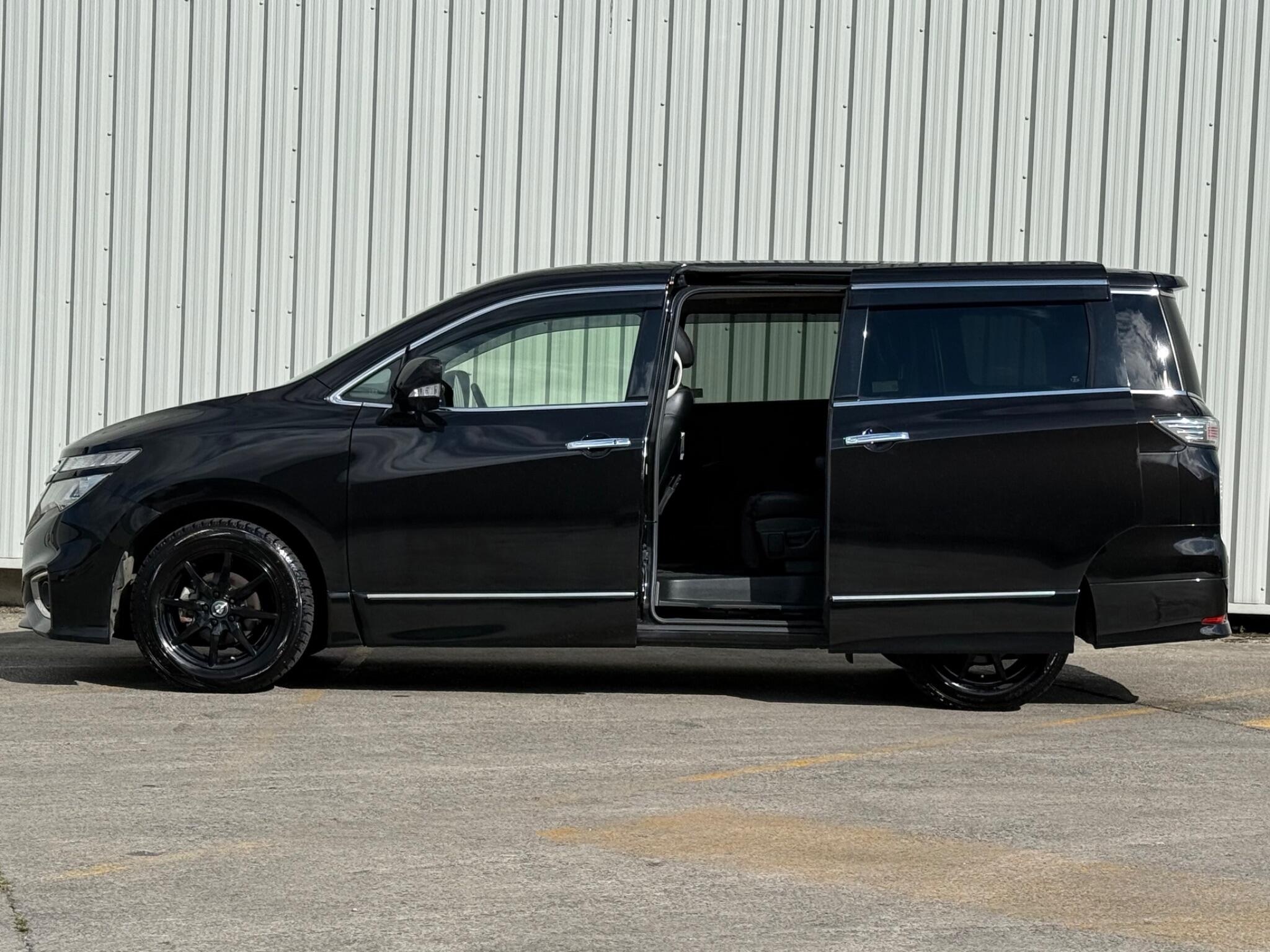 Nissan Elgrand - Image 11