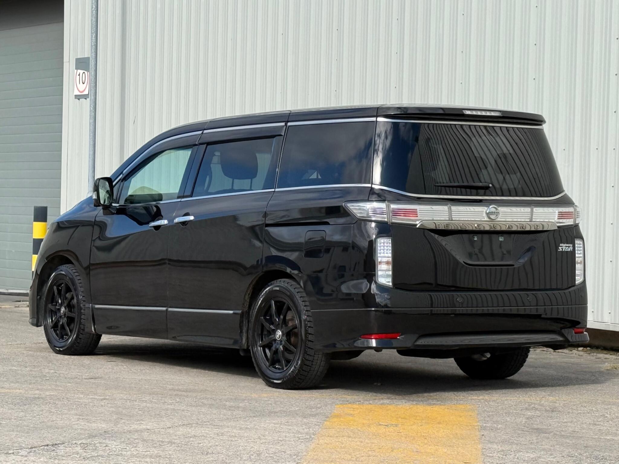 Nissan Elgrand - Image 13