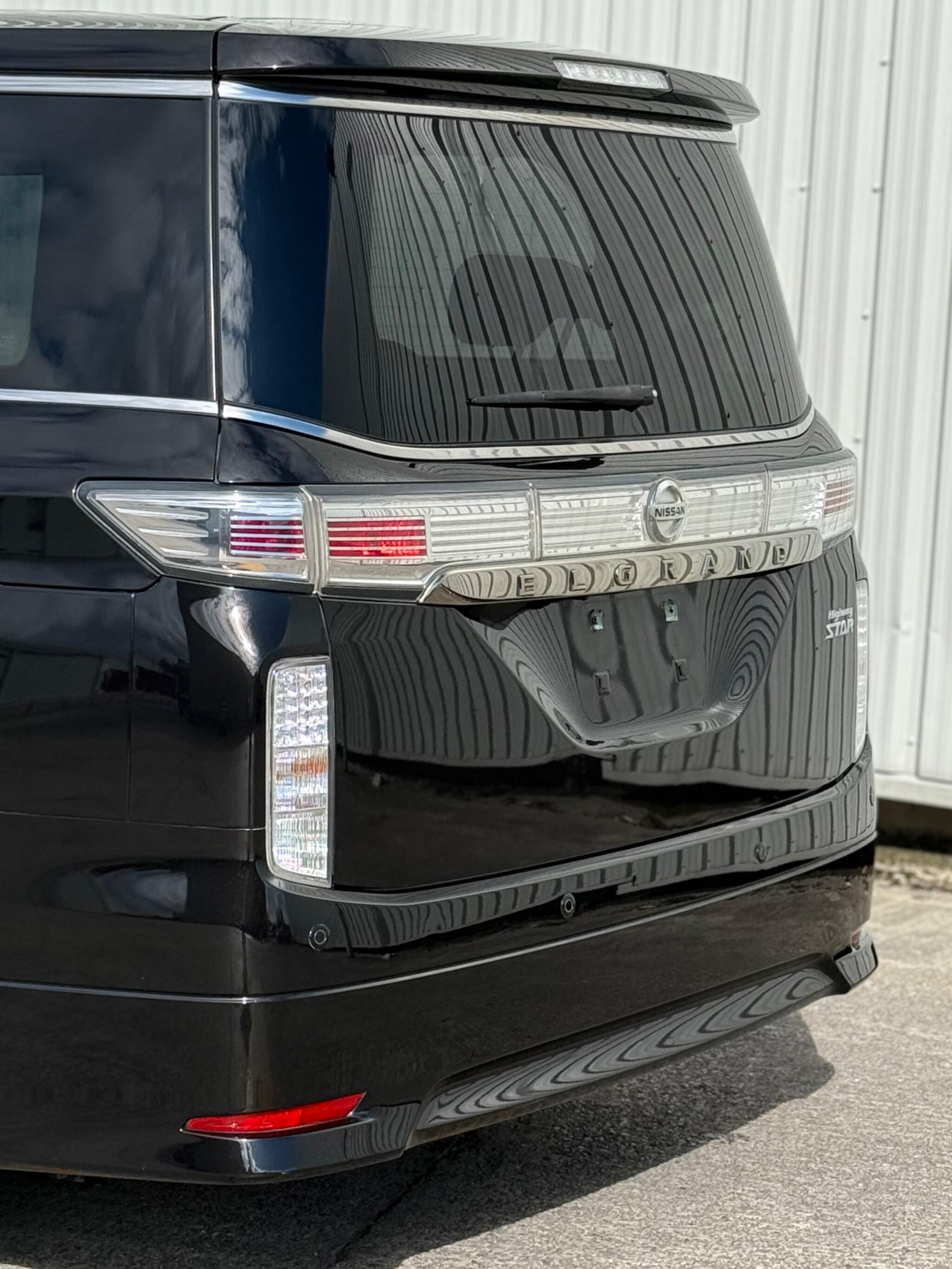 Nissan Elgrand - Image 14