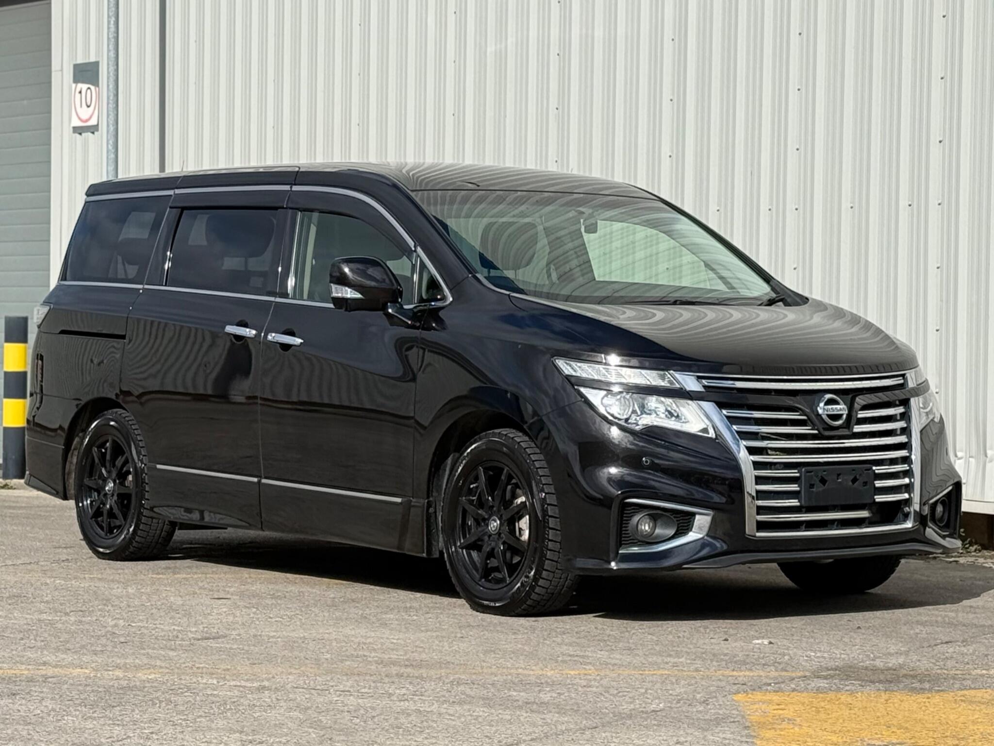 Nissan Elgrand - Image 16