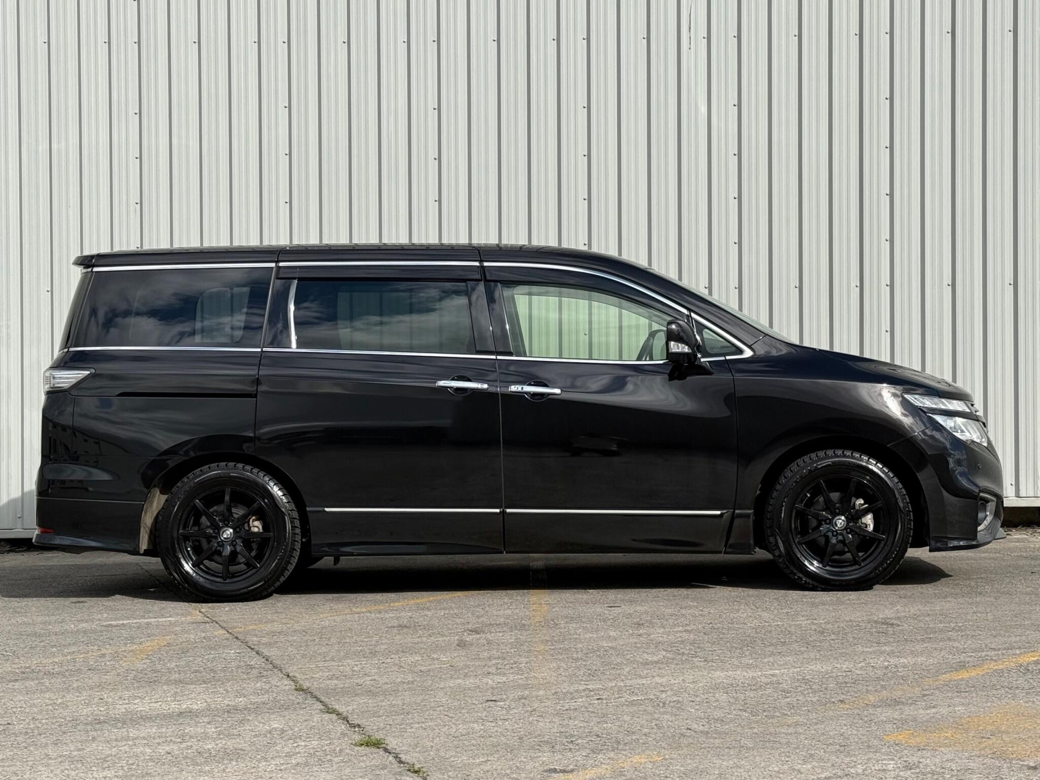 Nissan Elgrand - Image 17