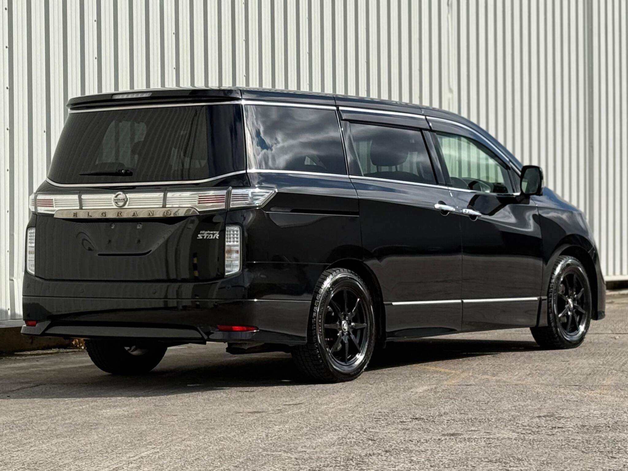Nissan Elgrand - Image 19
