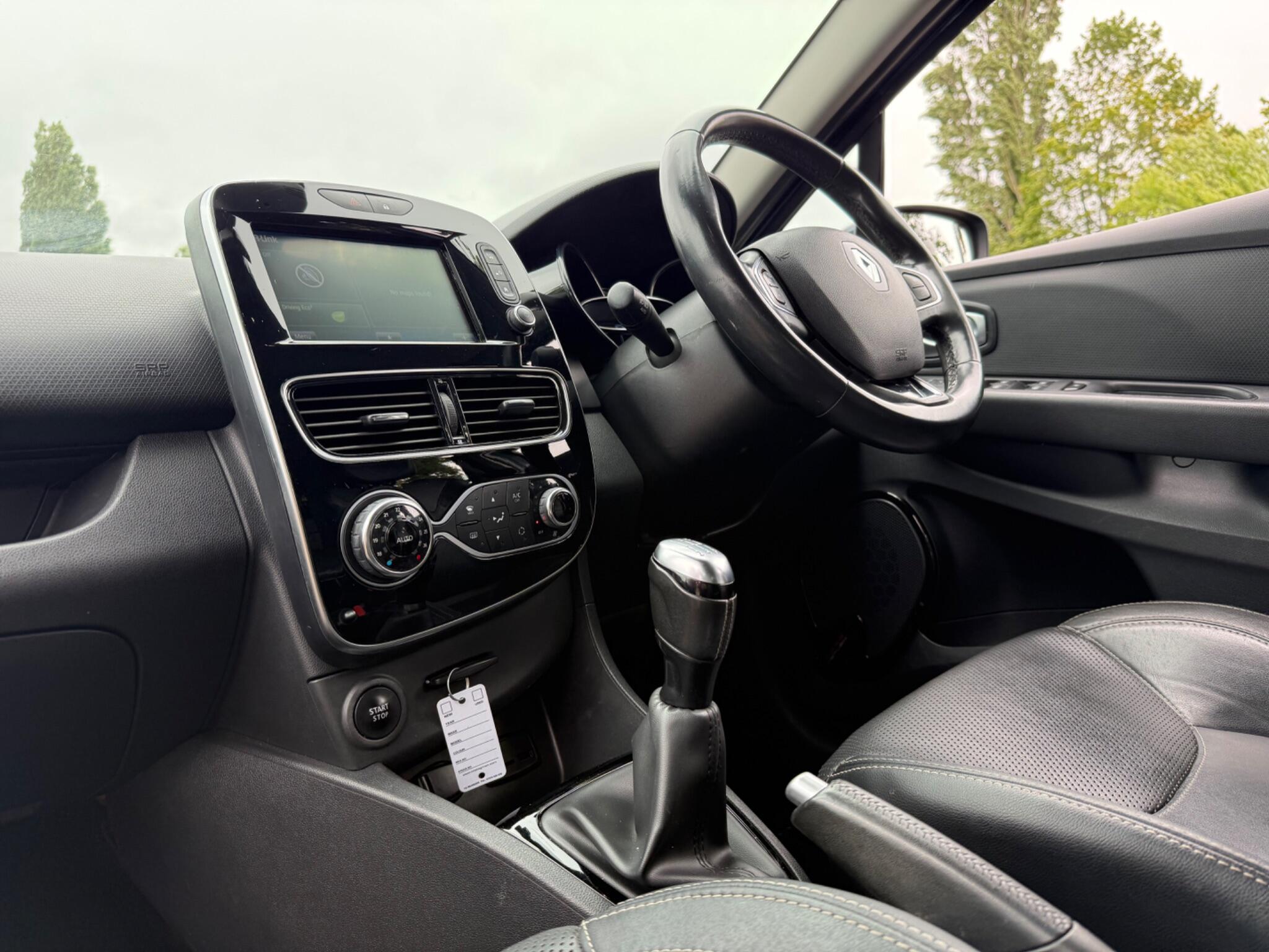Renault Clio - Image 9