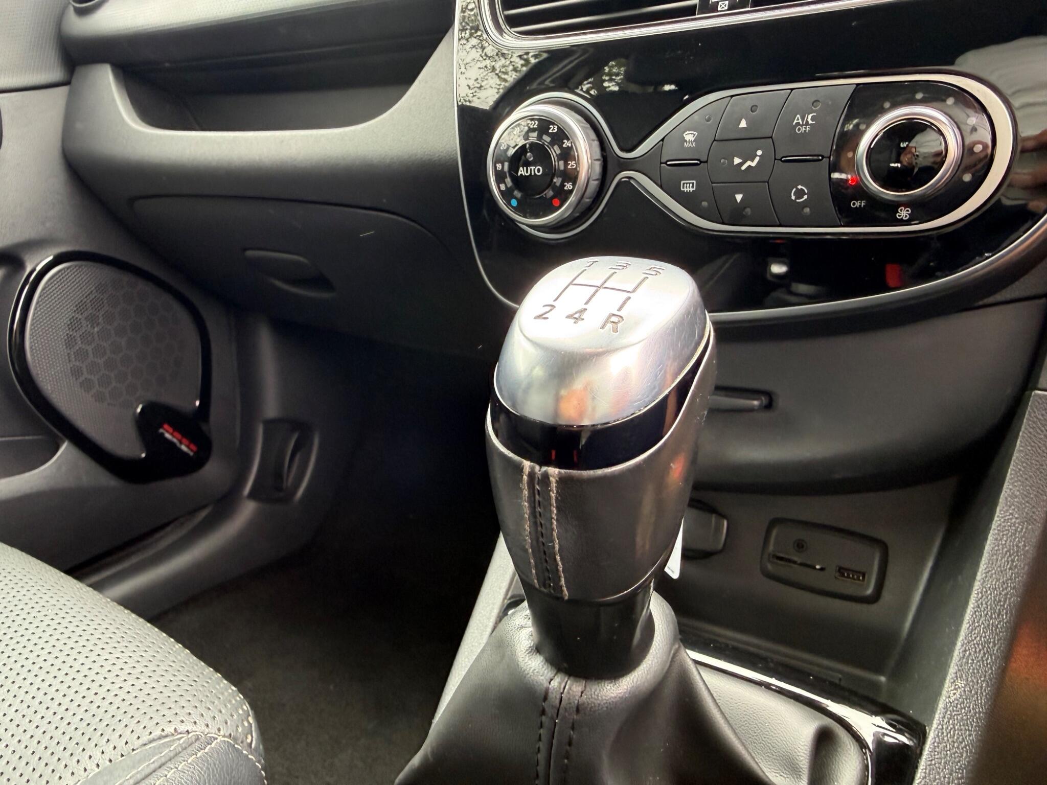 Renault Clio - Image 11