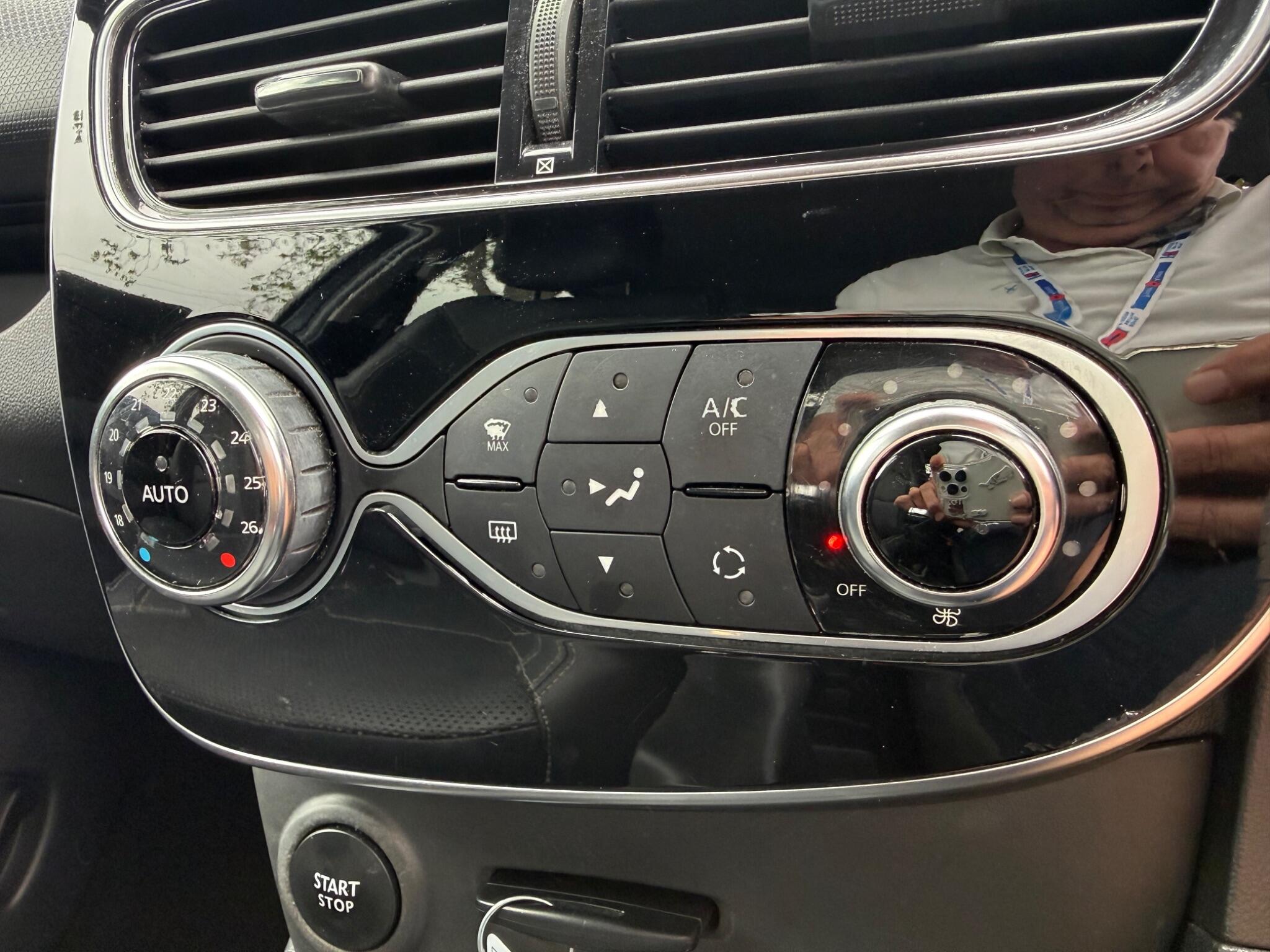 Renault Clio - Image 24