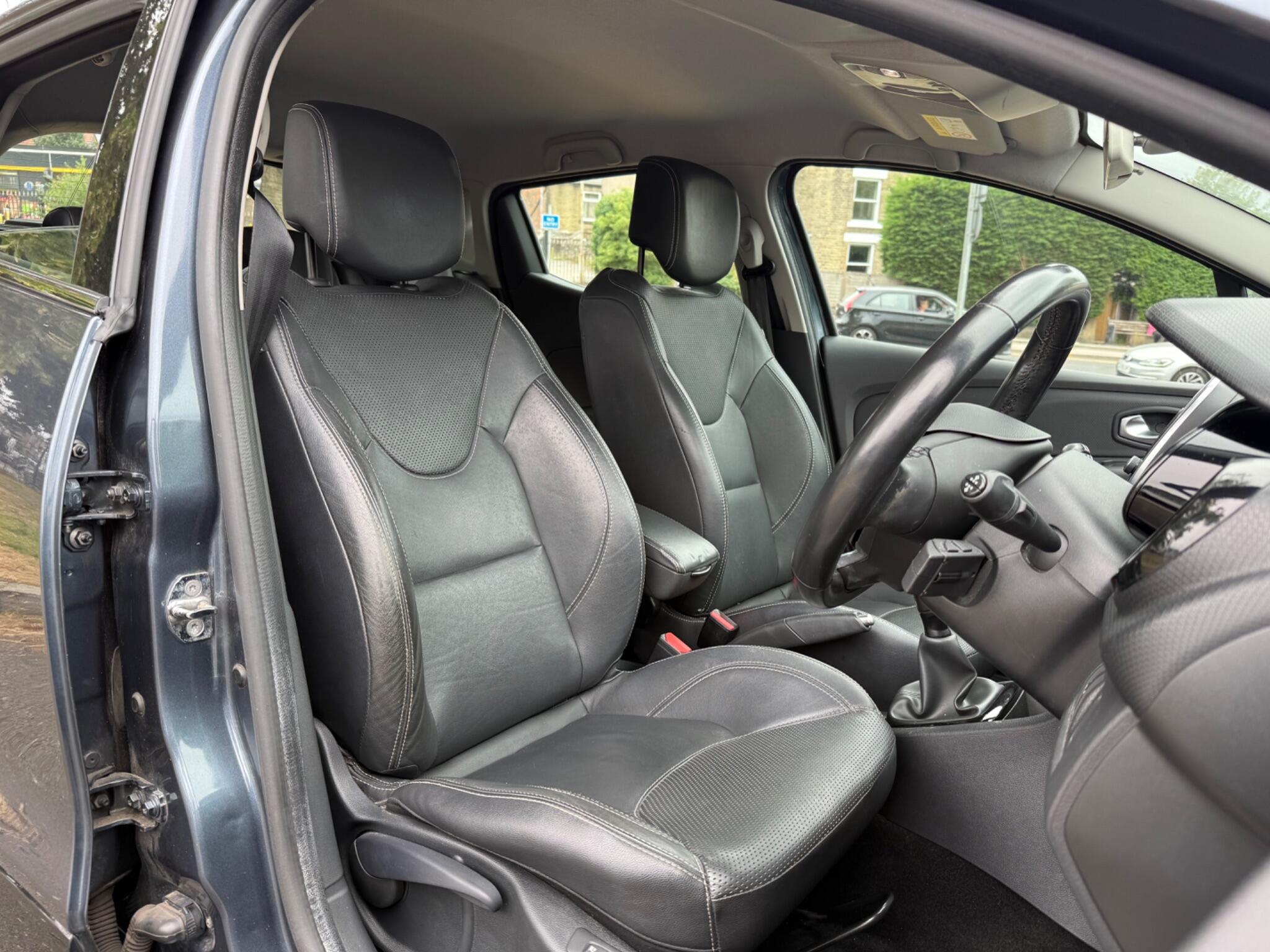 Renault Clio - Image 12