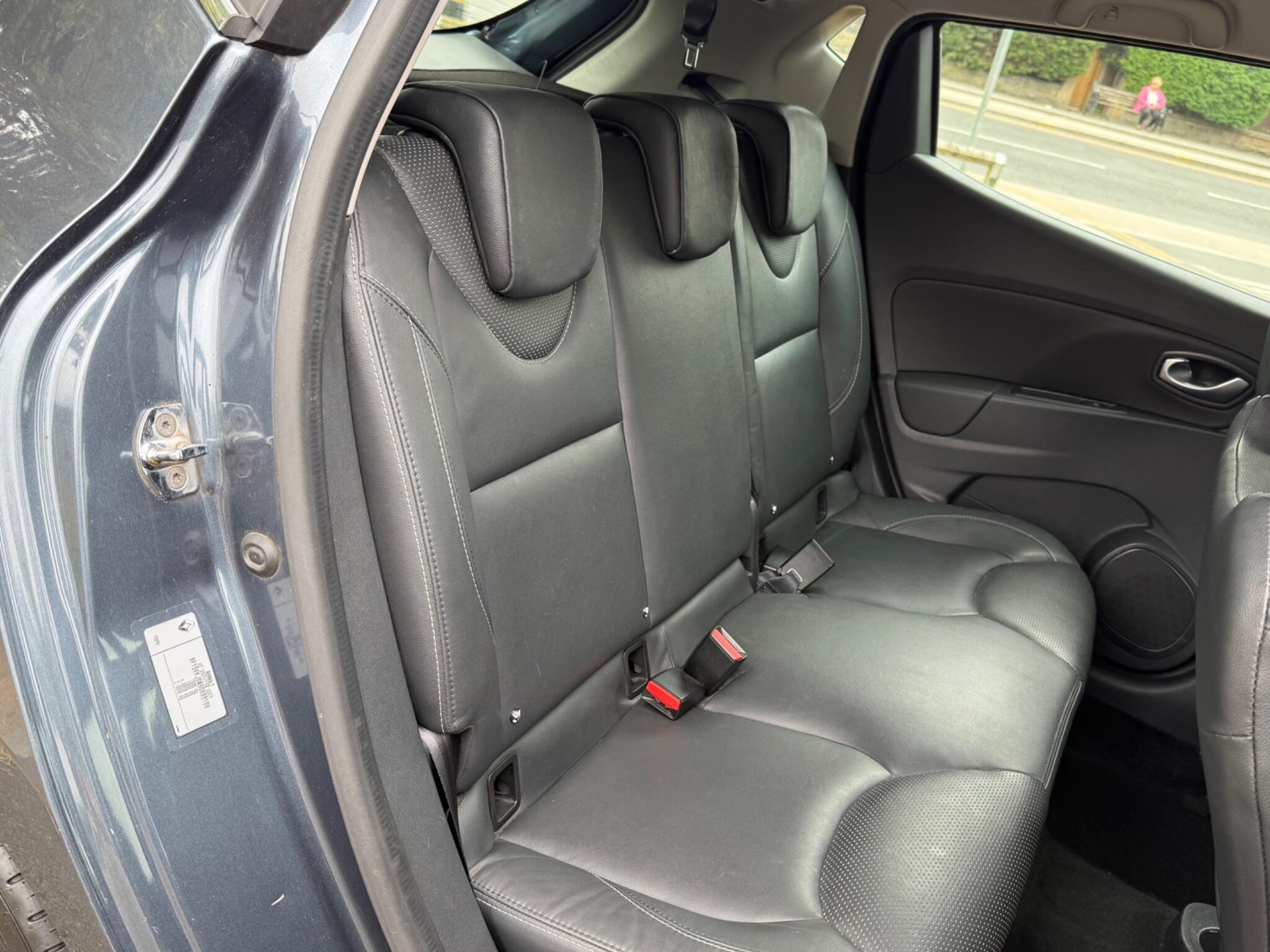 Renault Clio - Image 14