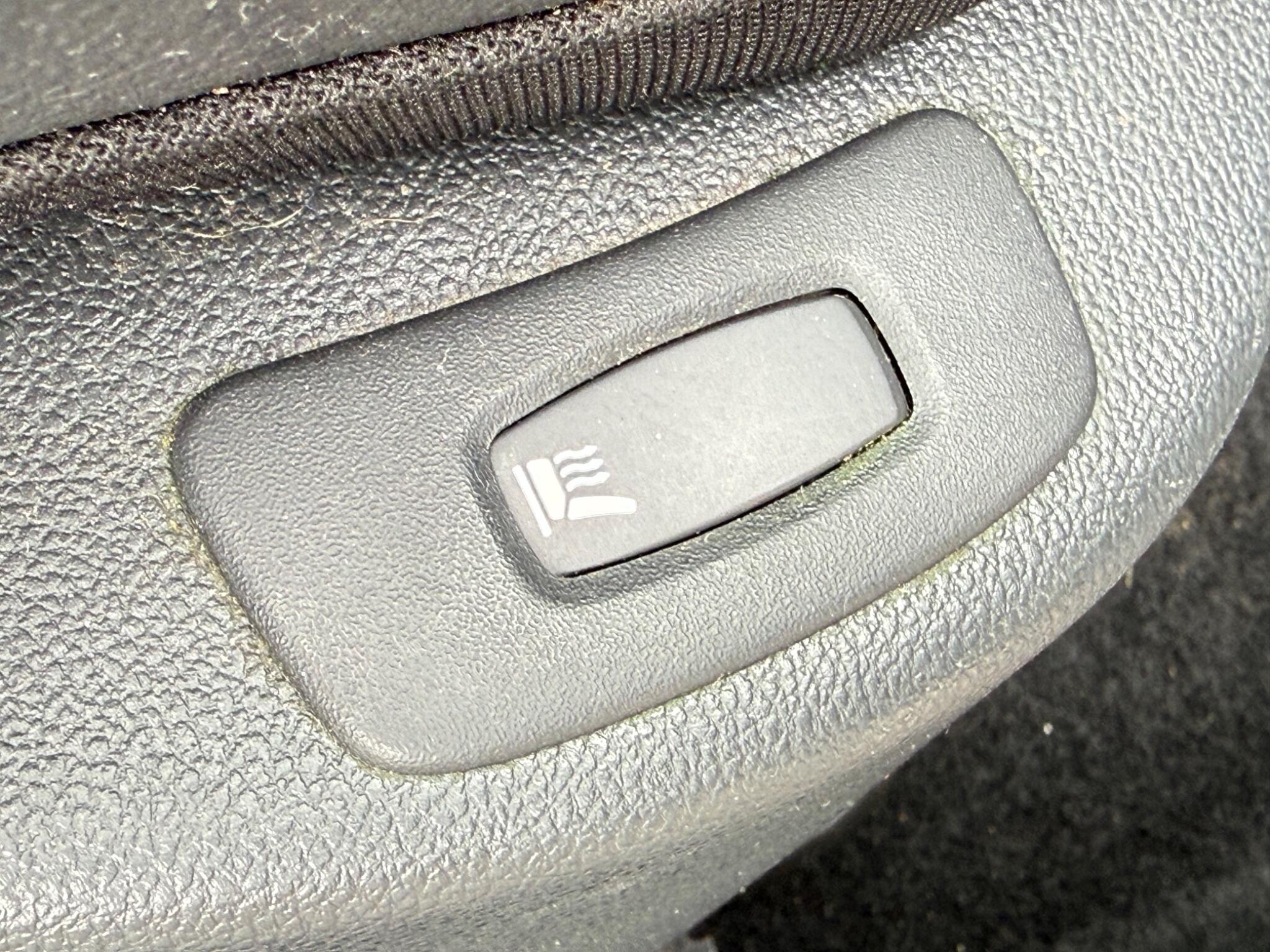 Renault Clio - Image 23
