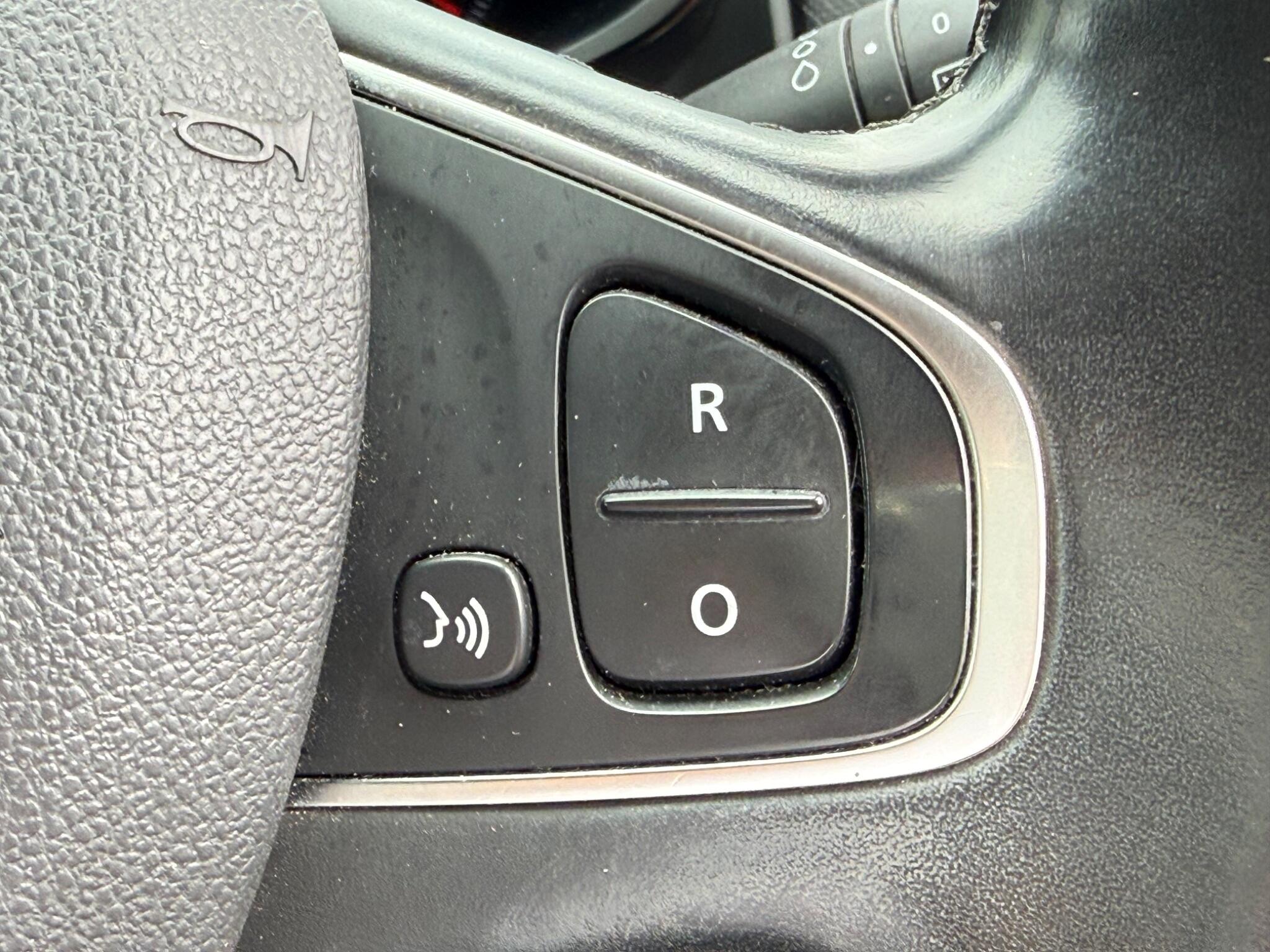 Renault Clio - Image 28
