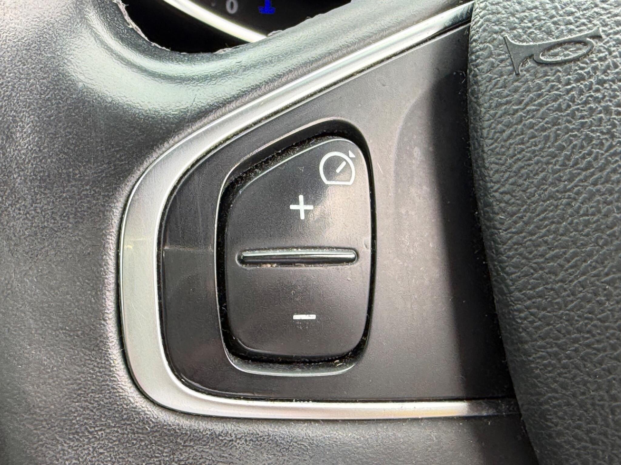 Renault Clio - Image 30