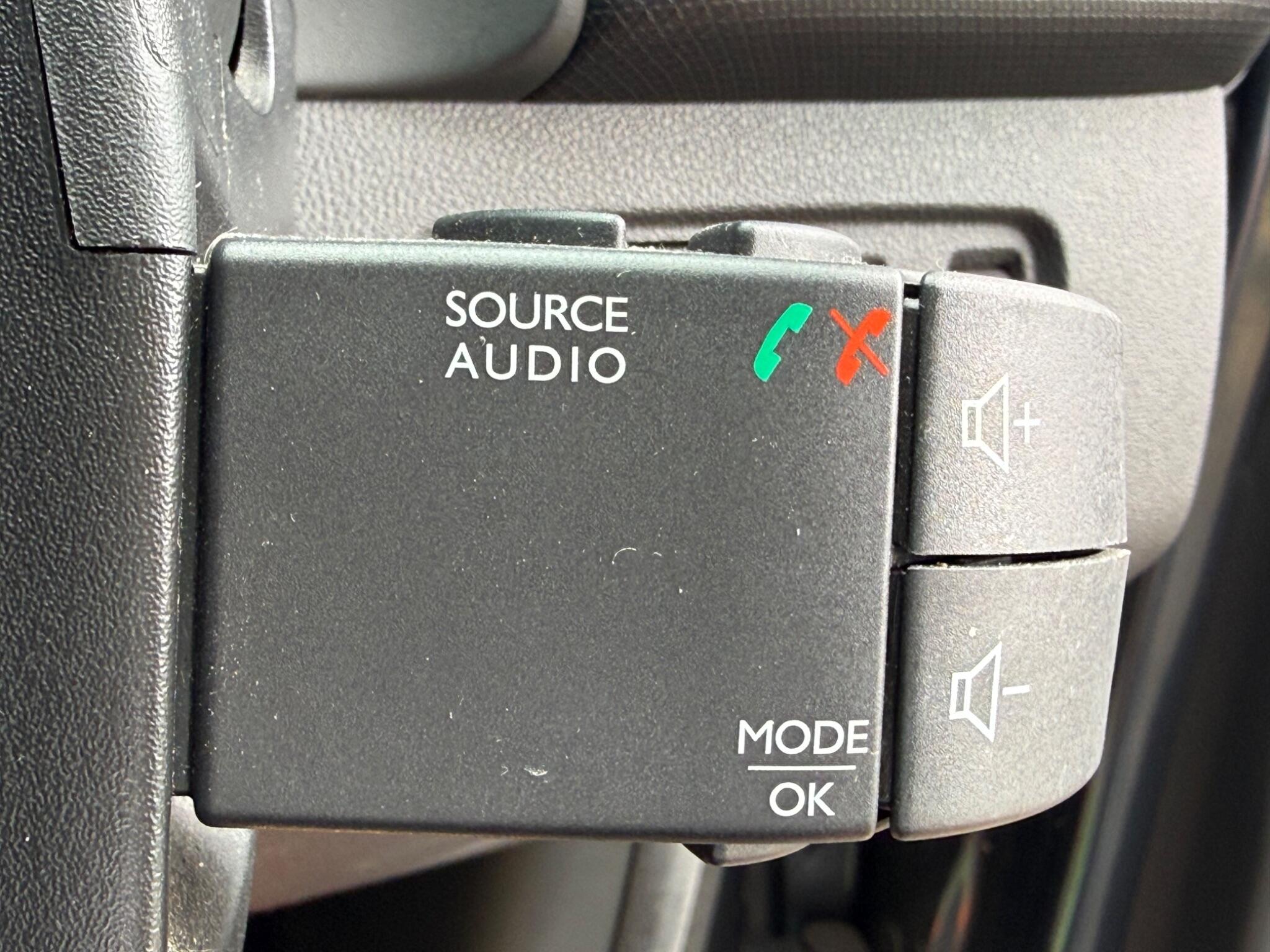 Renault Clio - Image 31