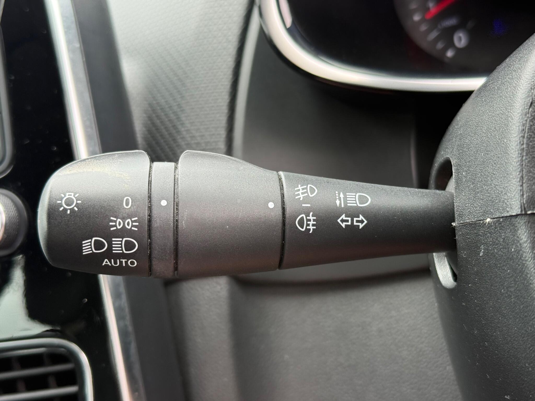 Renault Clio - Image 33