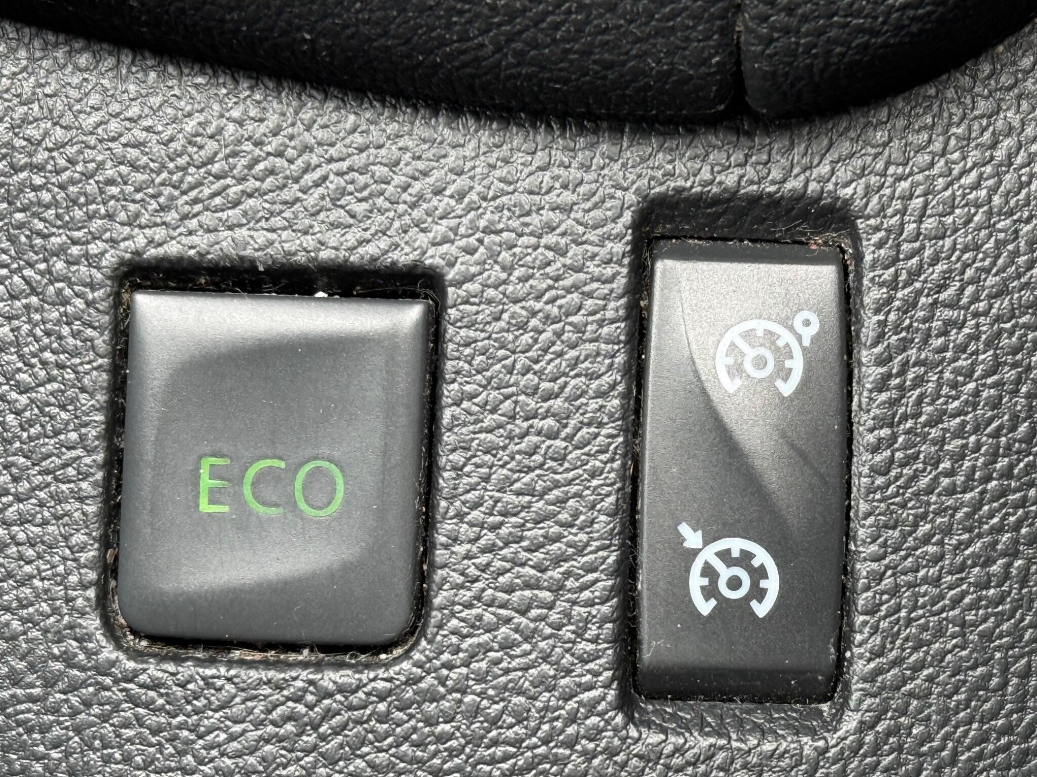 Renault Clio - Image 34