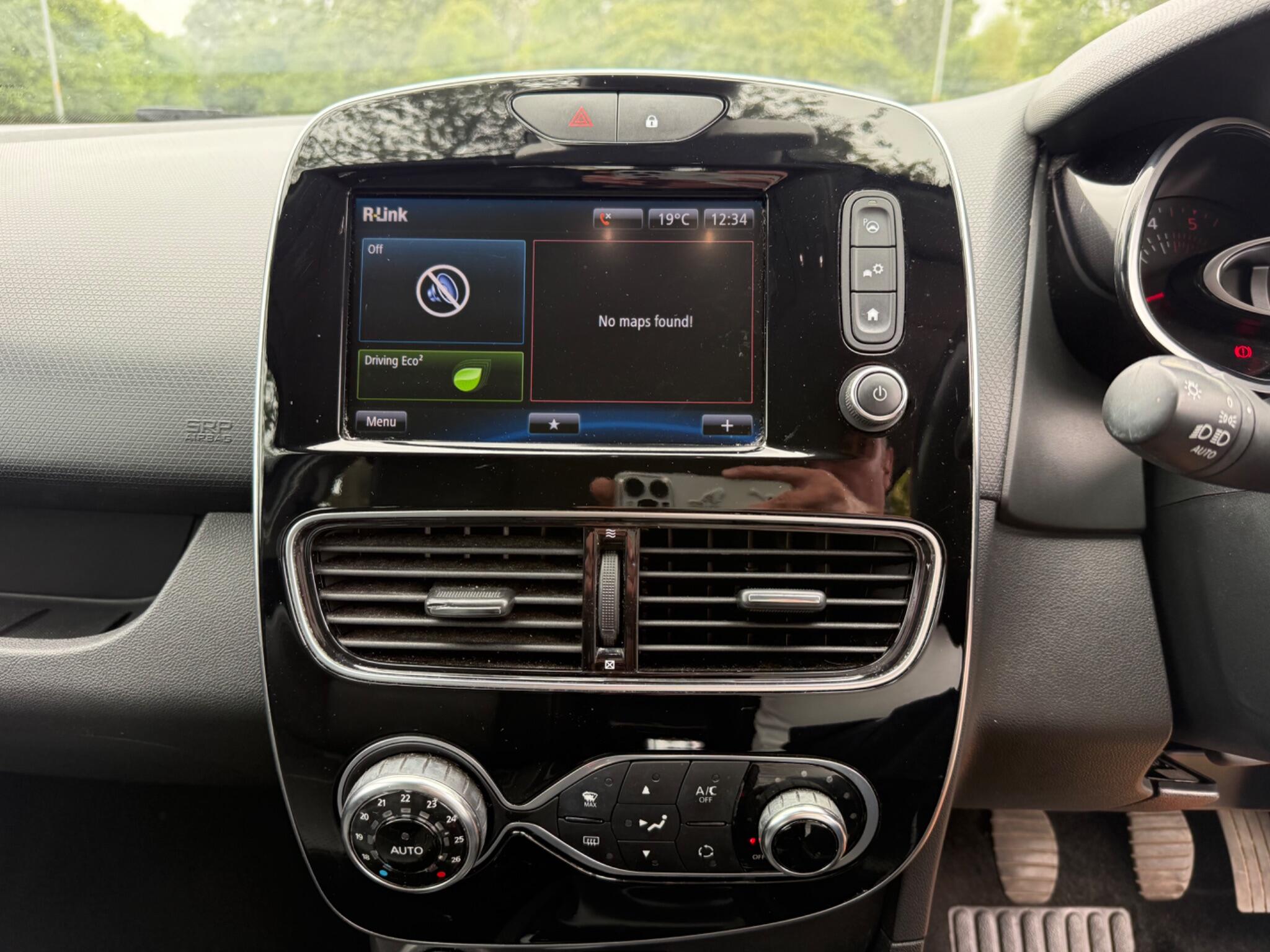 Renault Clio - Image 18