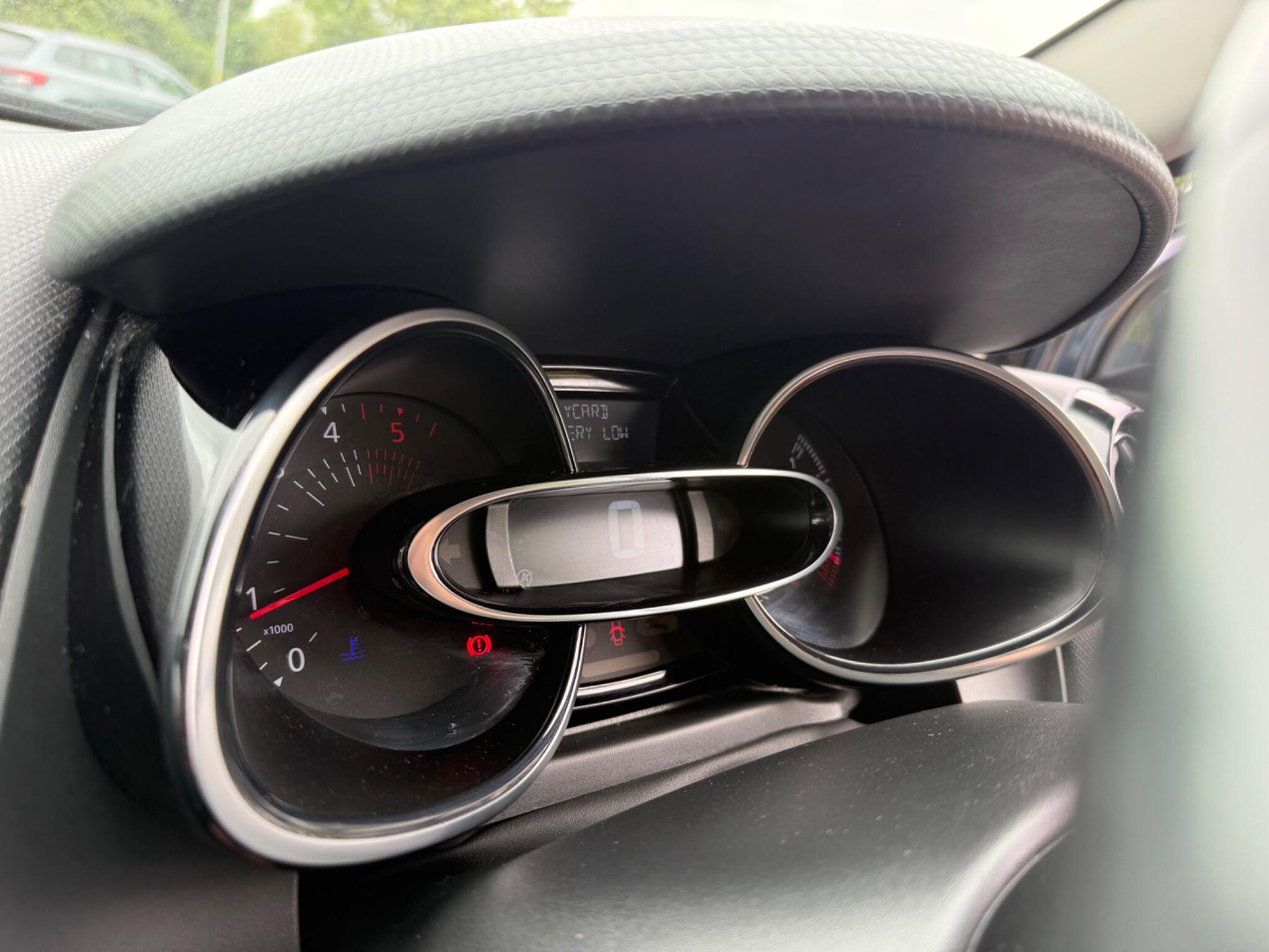 Renault Clio - Image 45