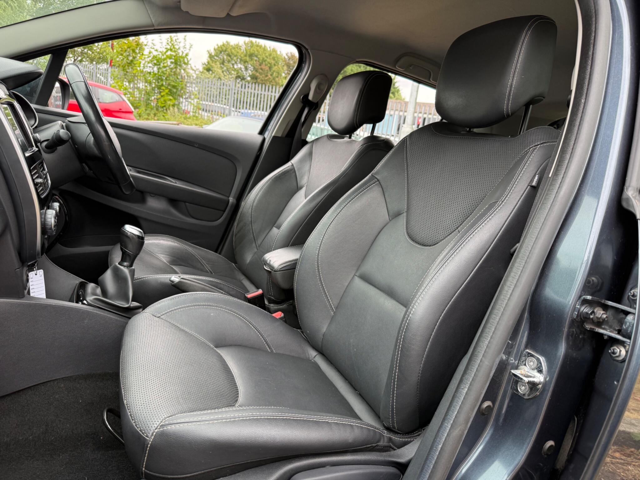 Renault Clio - Image 13
