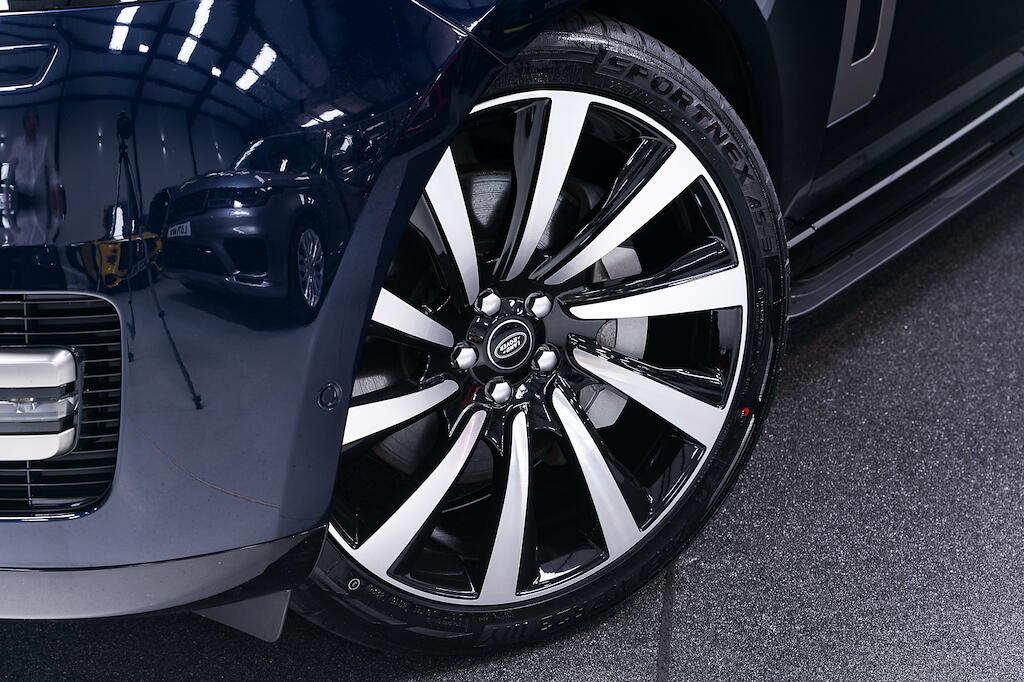 Land Rover Range Rover - Image 8