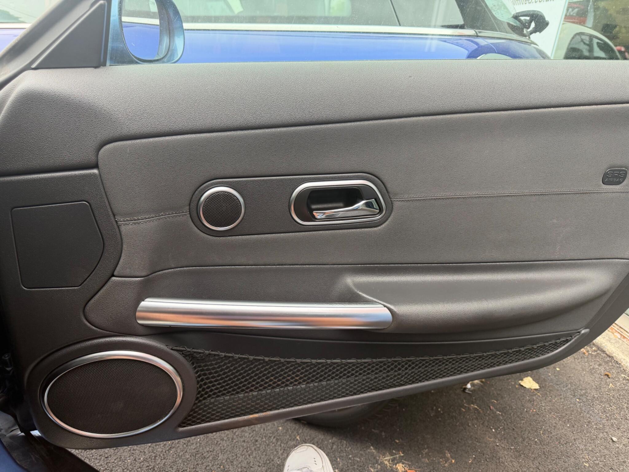 Chrysler Crossfire - Image 16