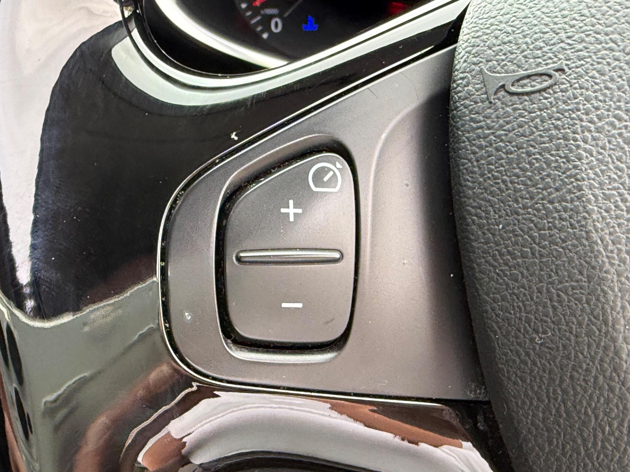 Renault Clio - Image 21