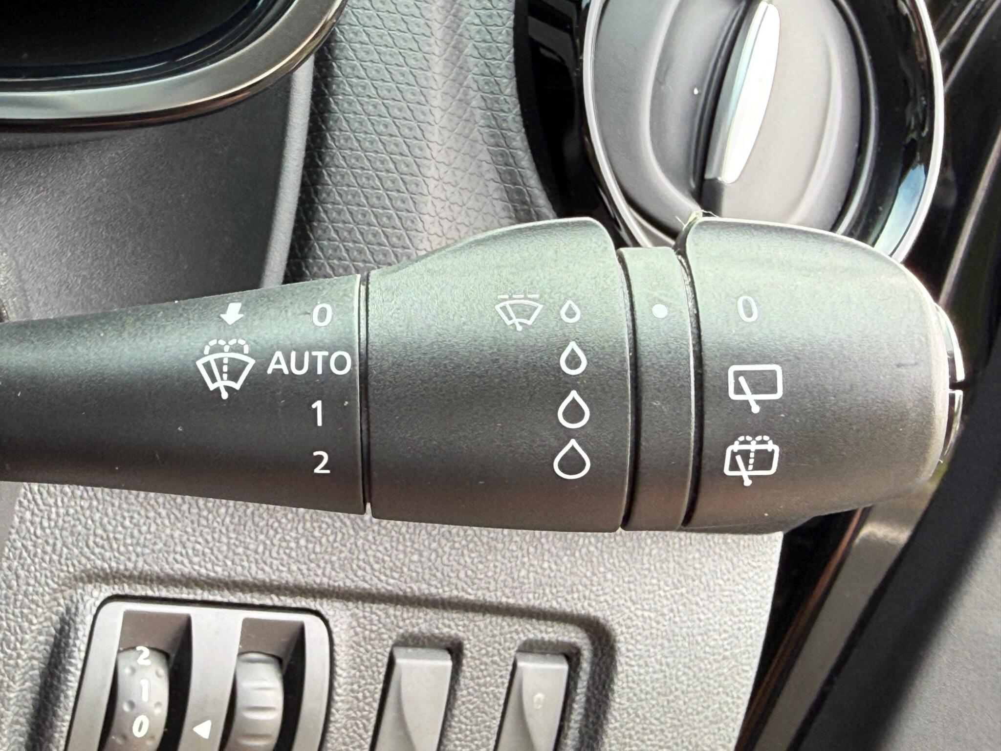 Renault Clio - Image 22