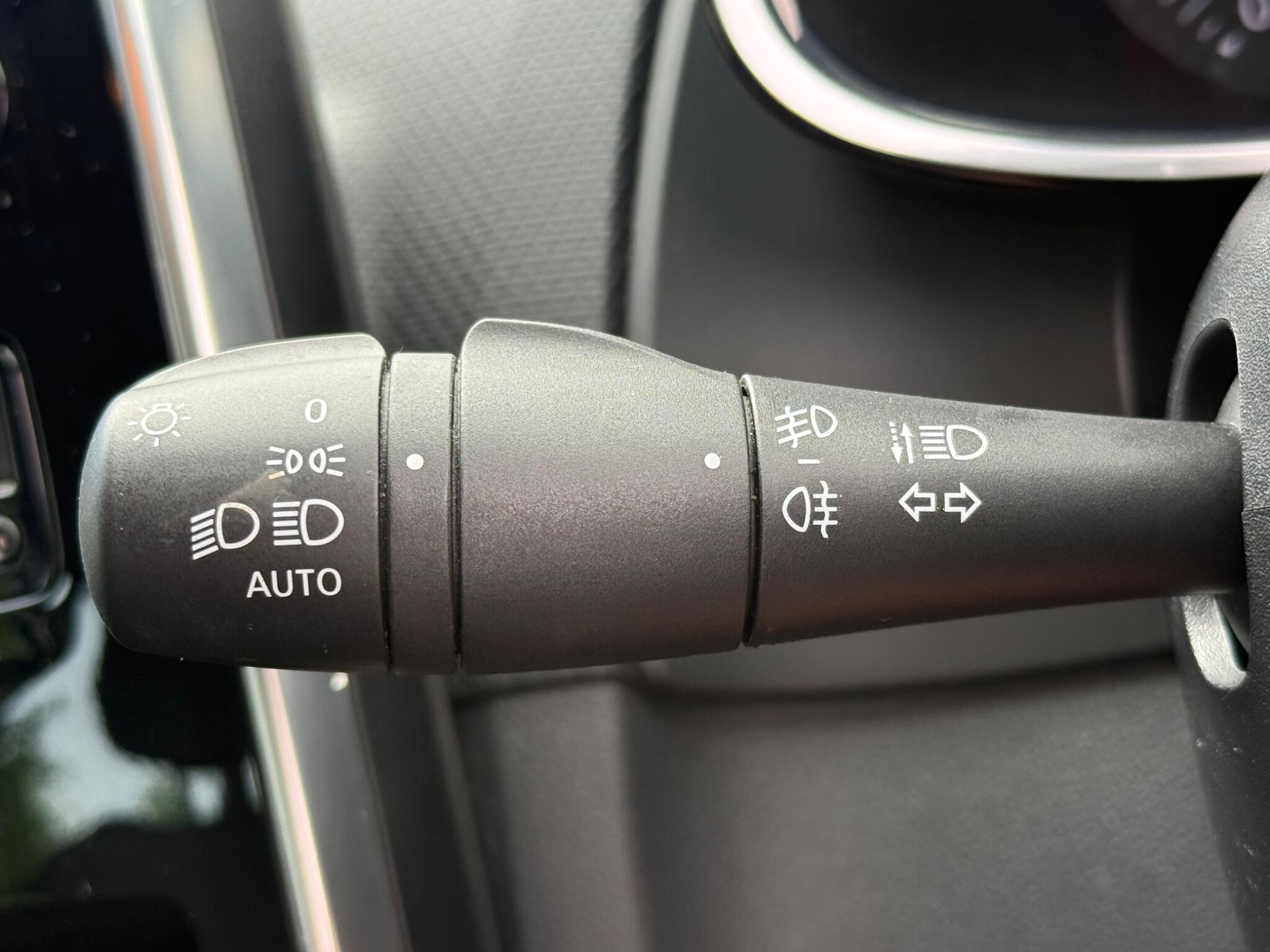 Renault Clio - Image 23
