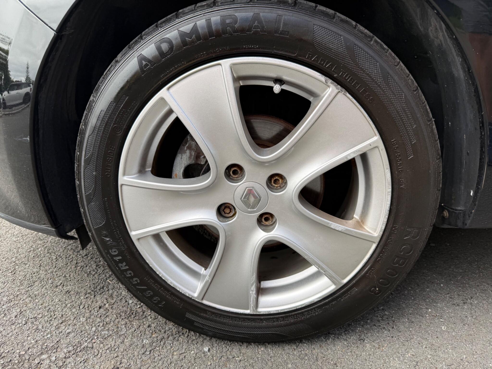 Renault Clio - Image 29