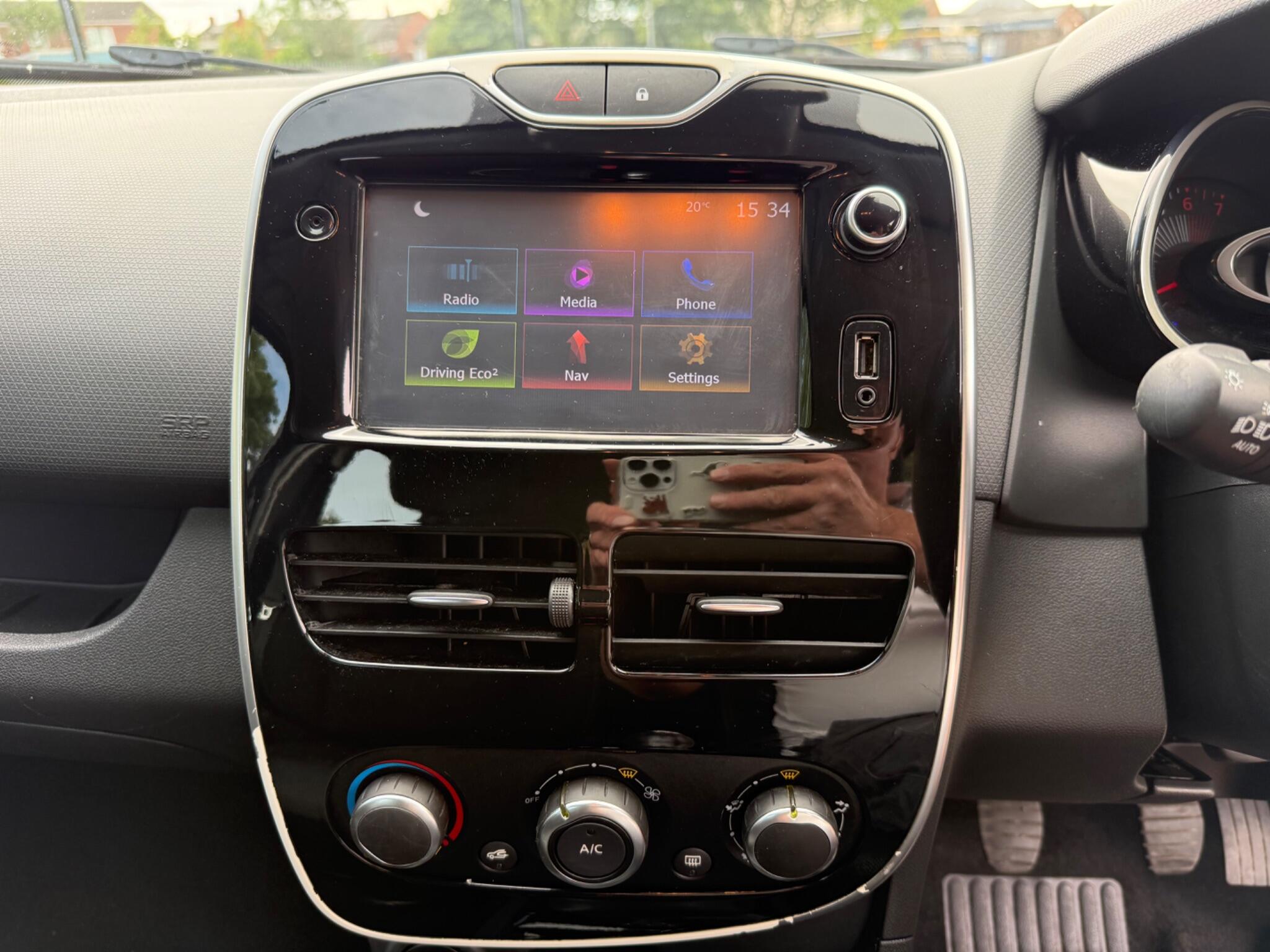 Renault Clio - Image 30