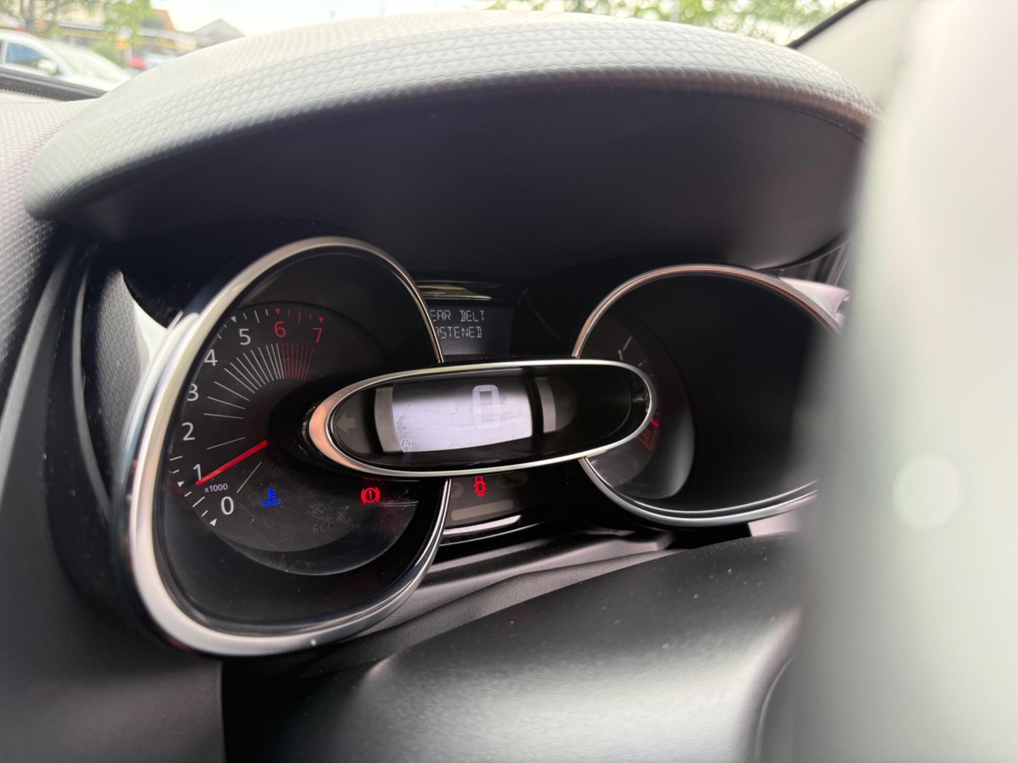 Renault Clio - Image 38