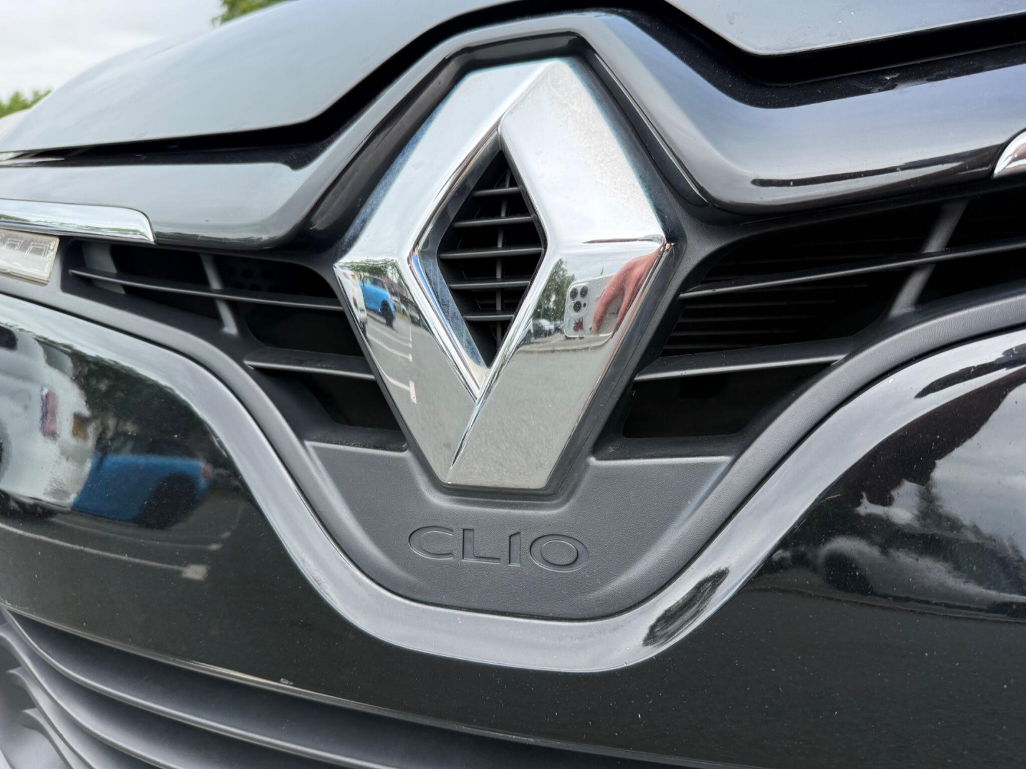 Renault Clio - Image 42