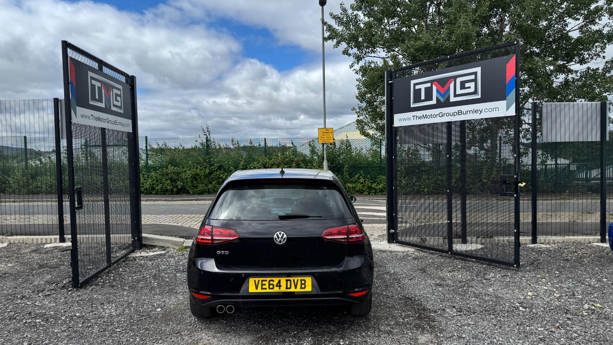Volkswagen Golf - Image 10