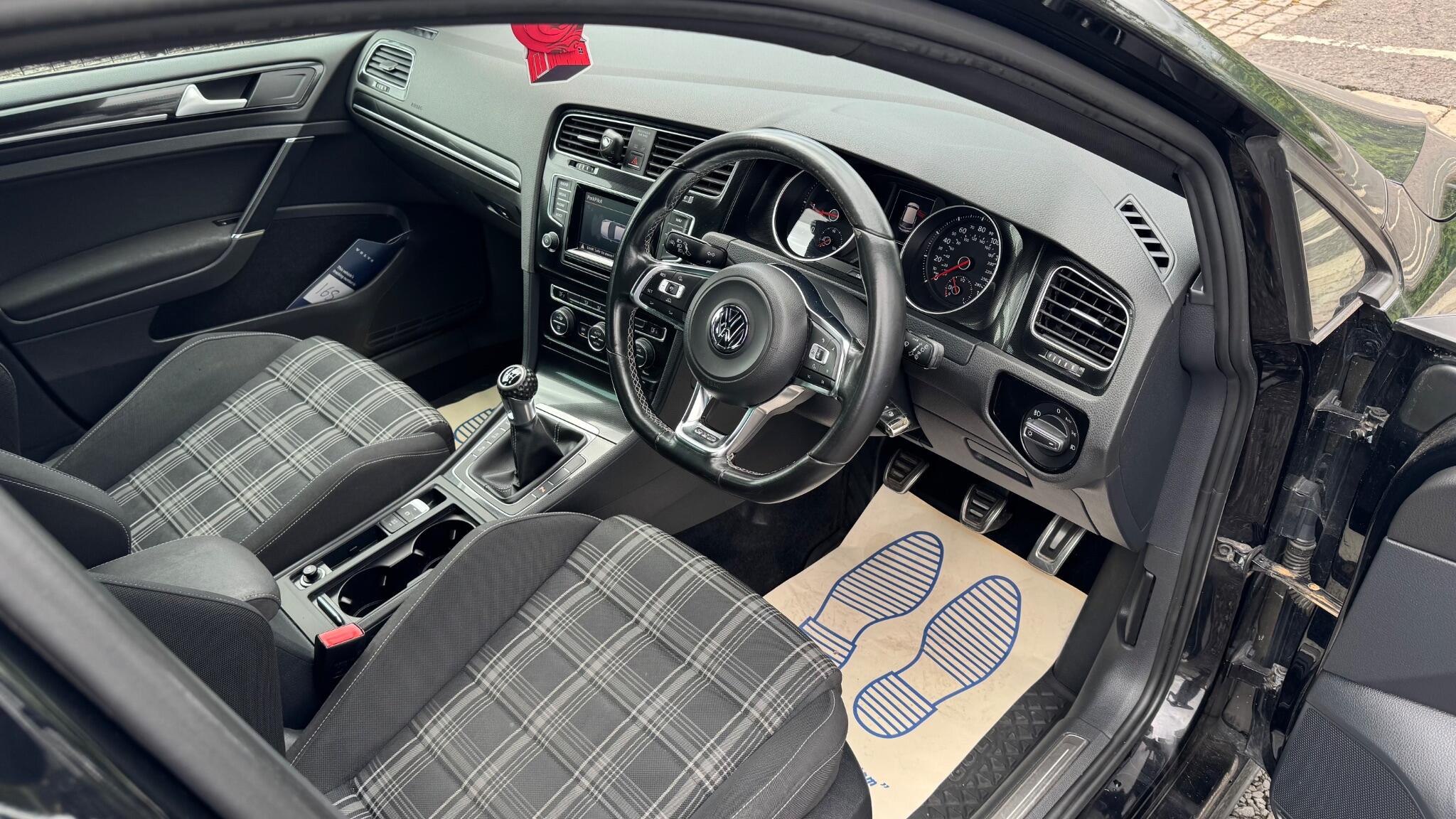 Volkswagen Golf - Image 13