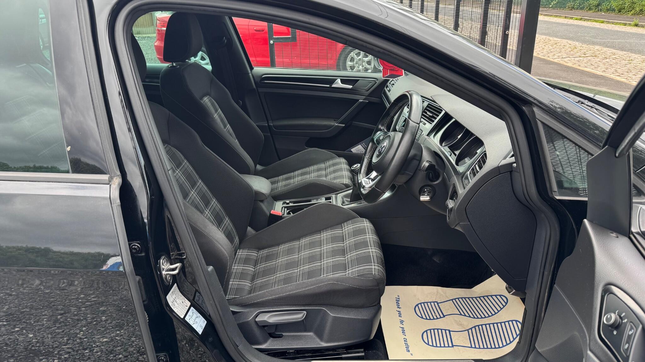 Volkswagen Golf - Image 14