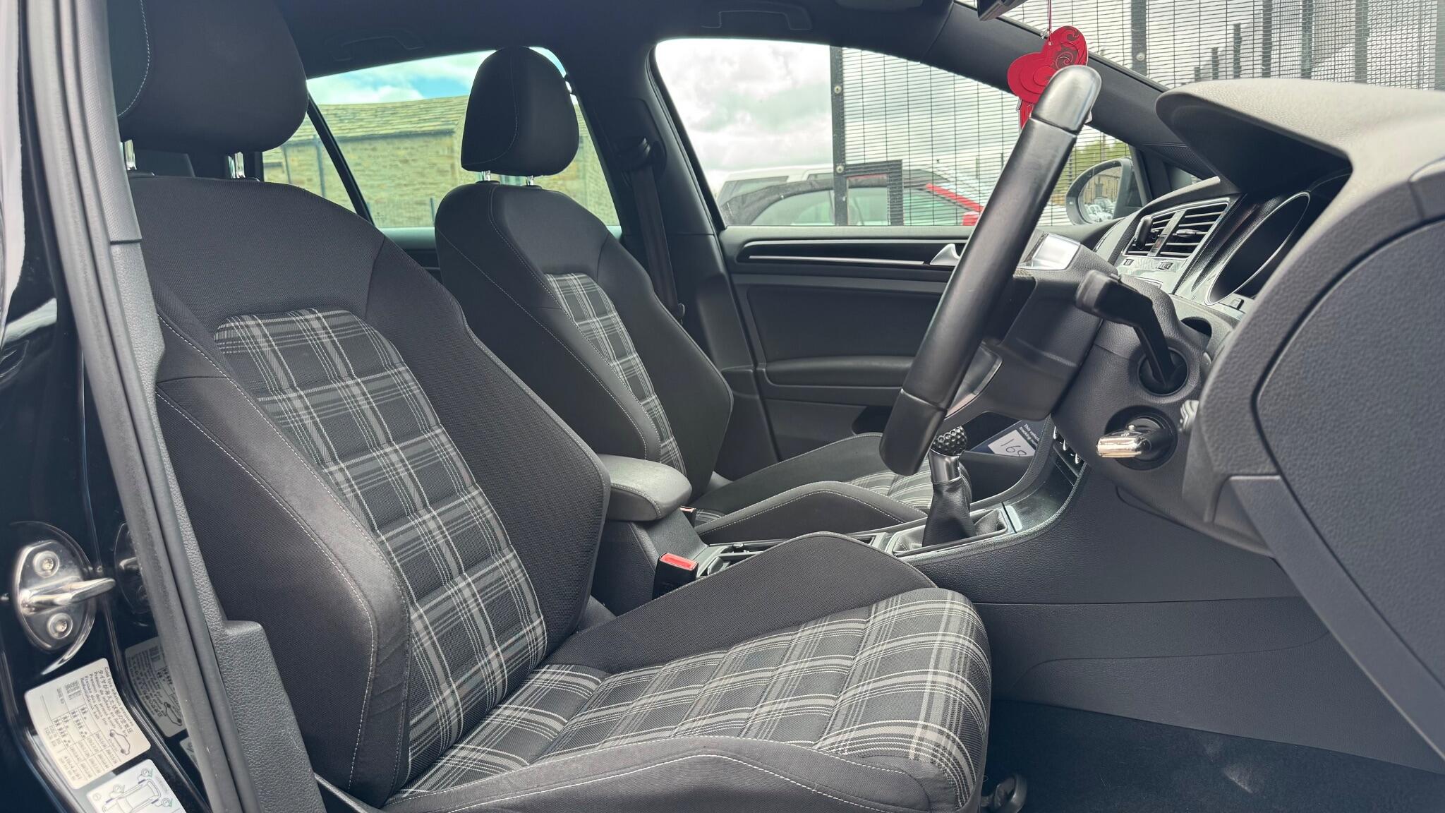 Volkswagen Golf - Image 15