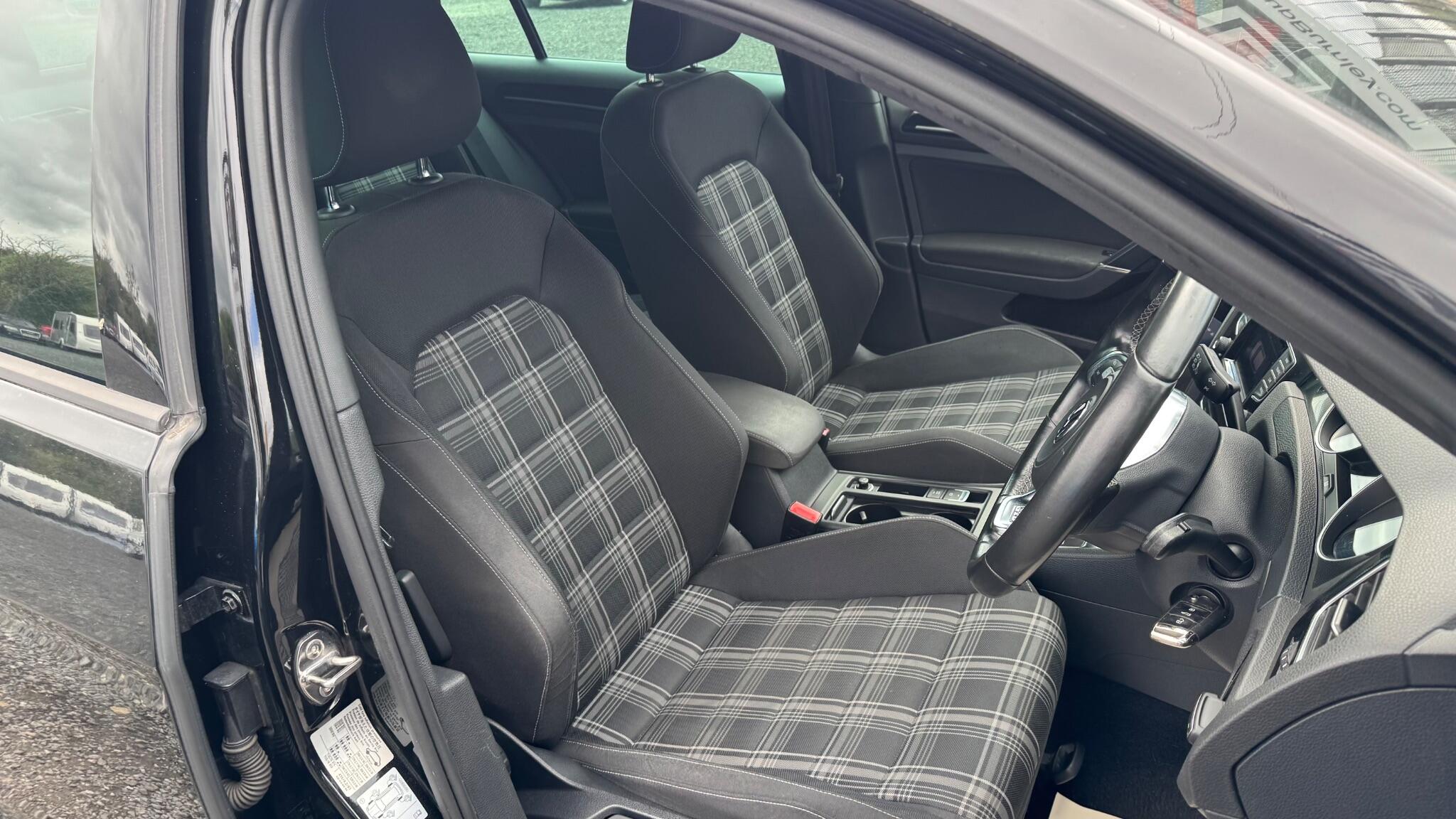 Volkswagen Golf - Image 16