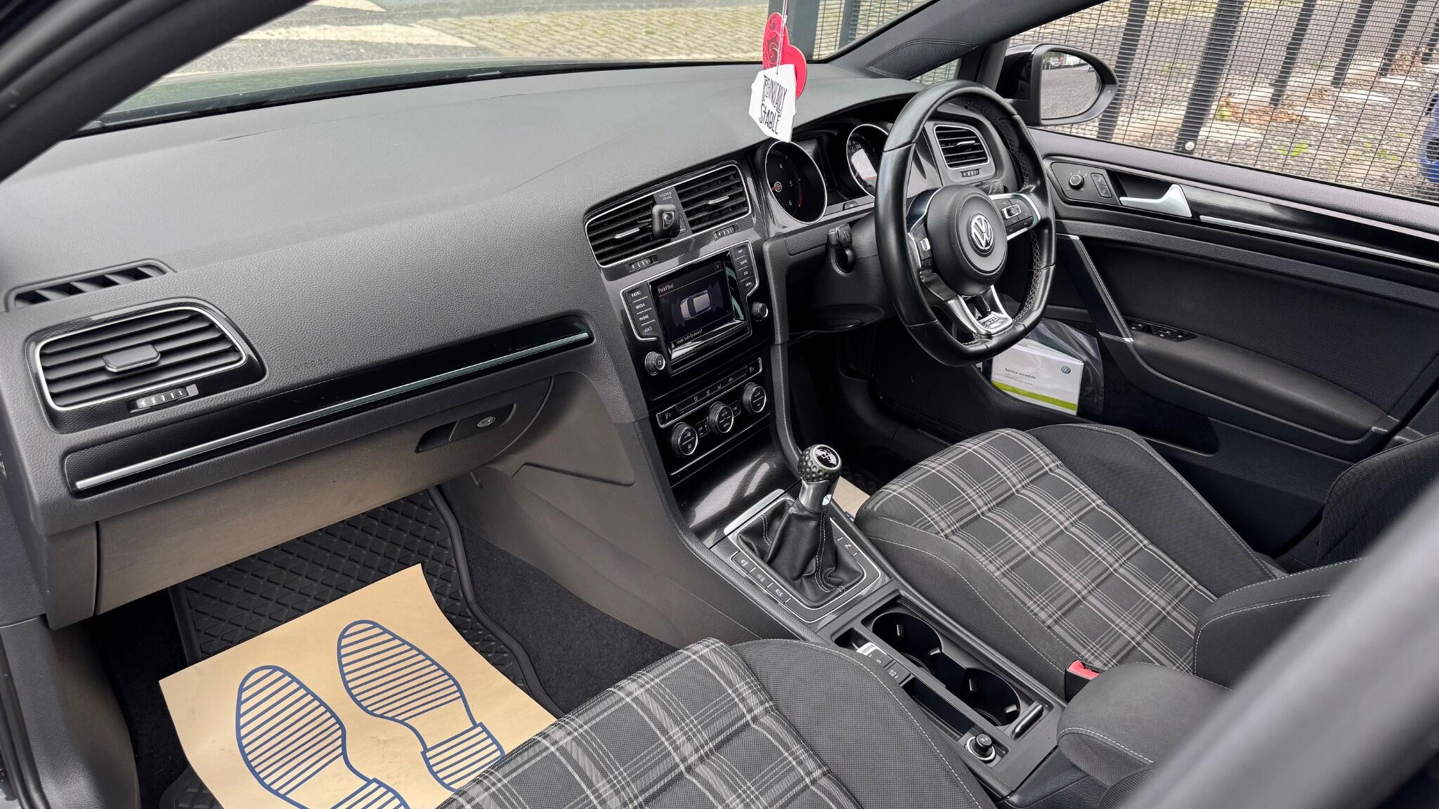Volkswagen Golf - Image 18