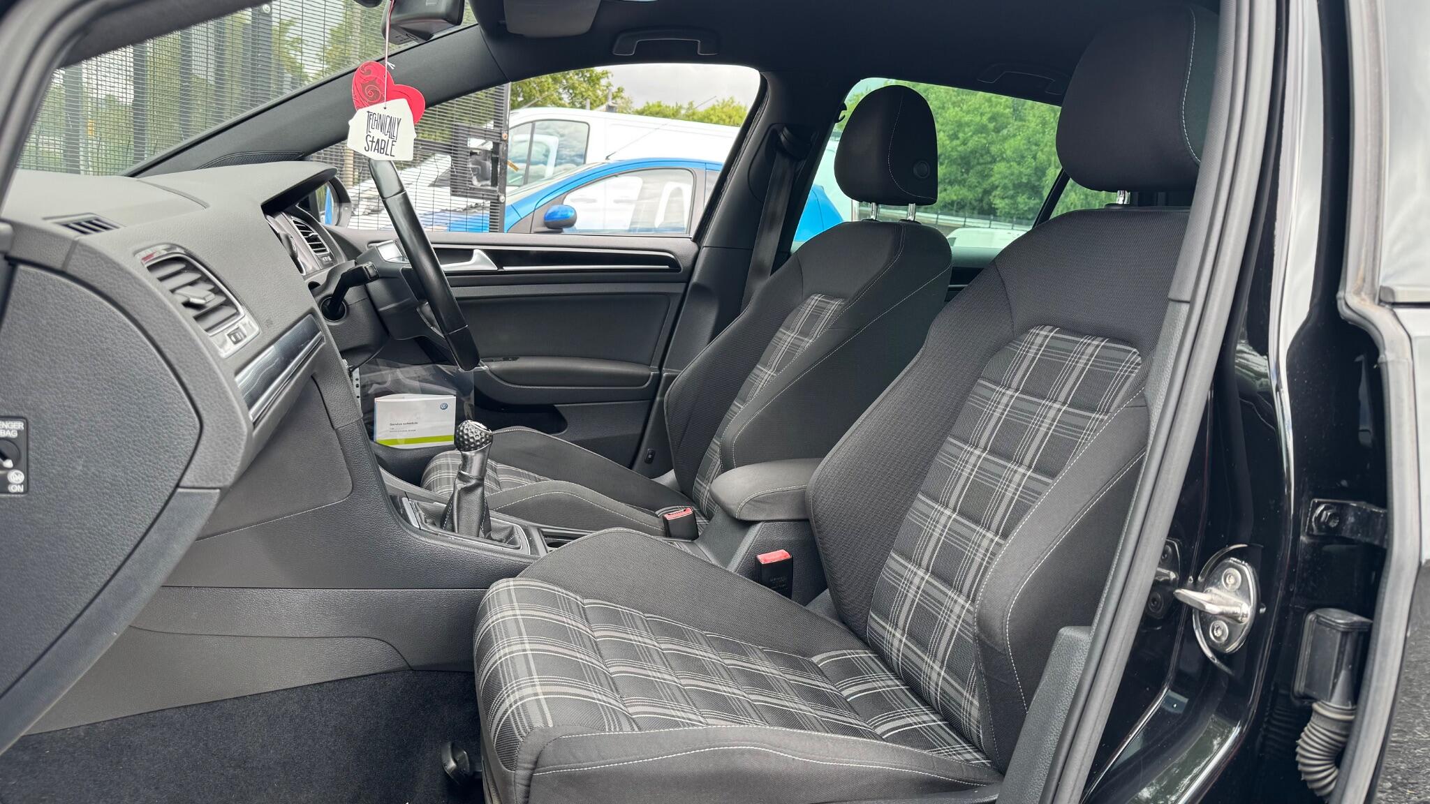 Volkswagen Golf - Image 19