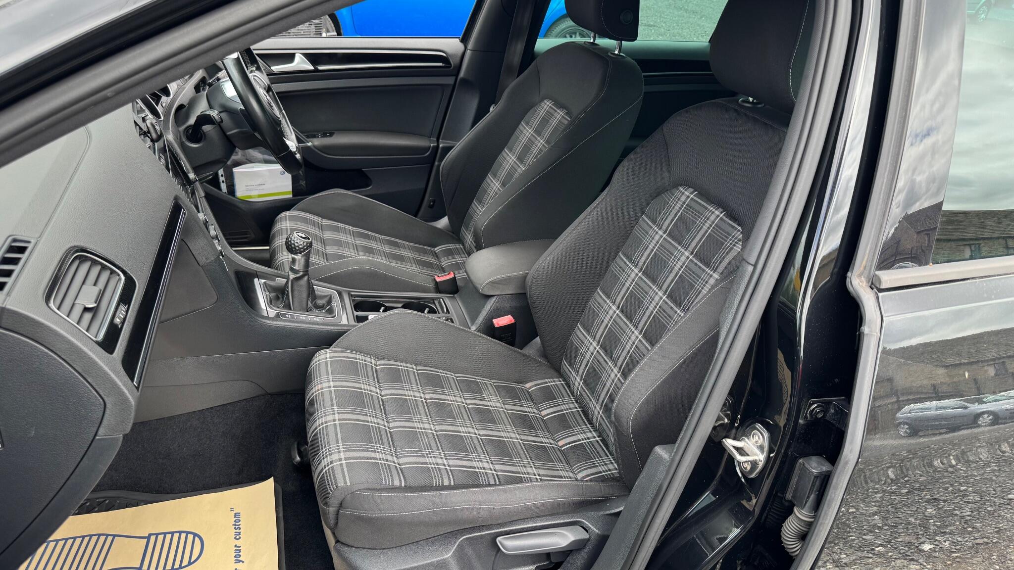 Volkswagen Golf - Image 20