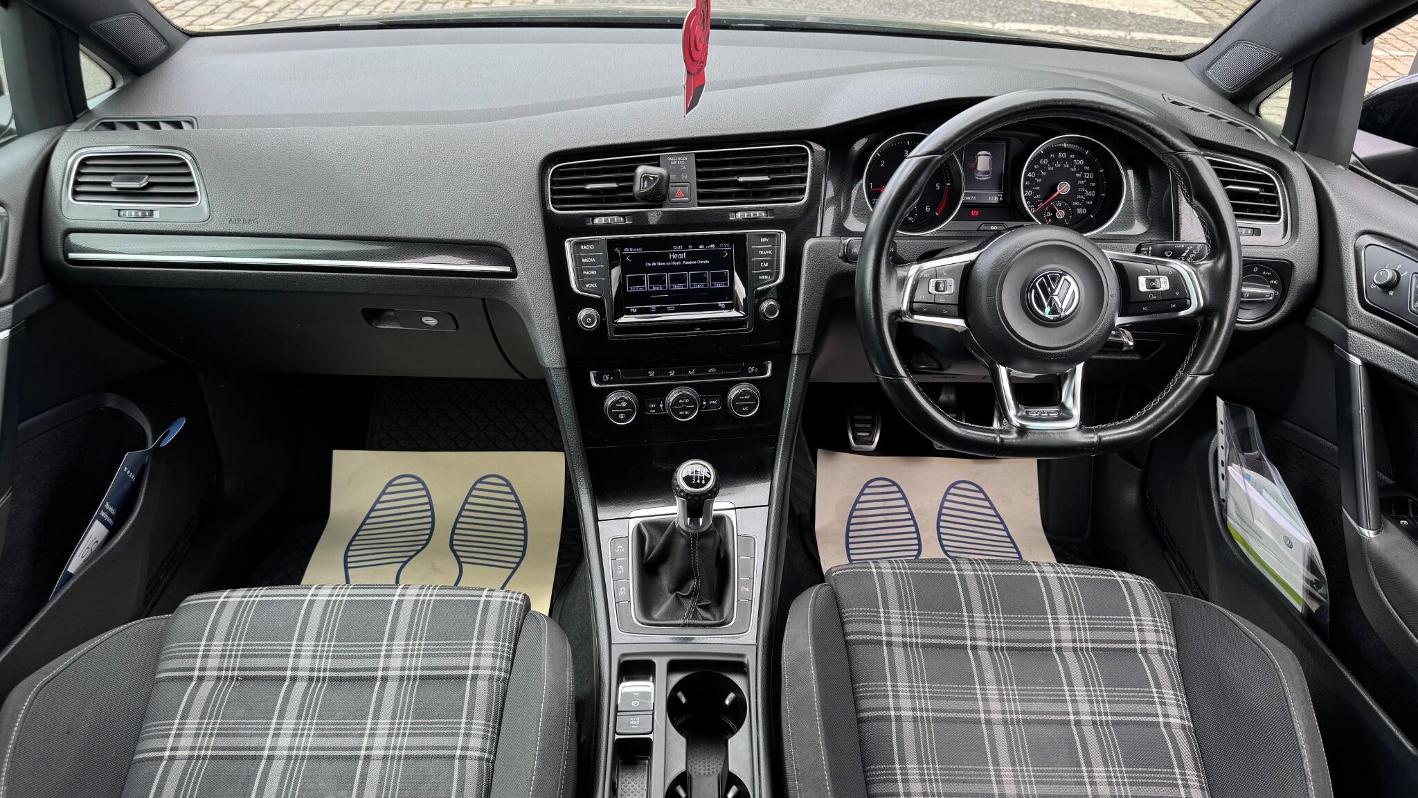 Volkswagen Golf - Image 21